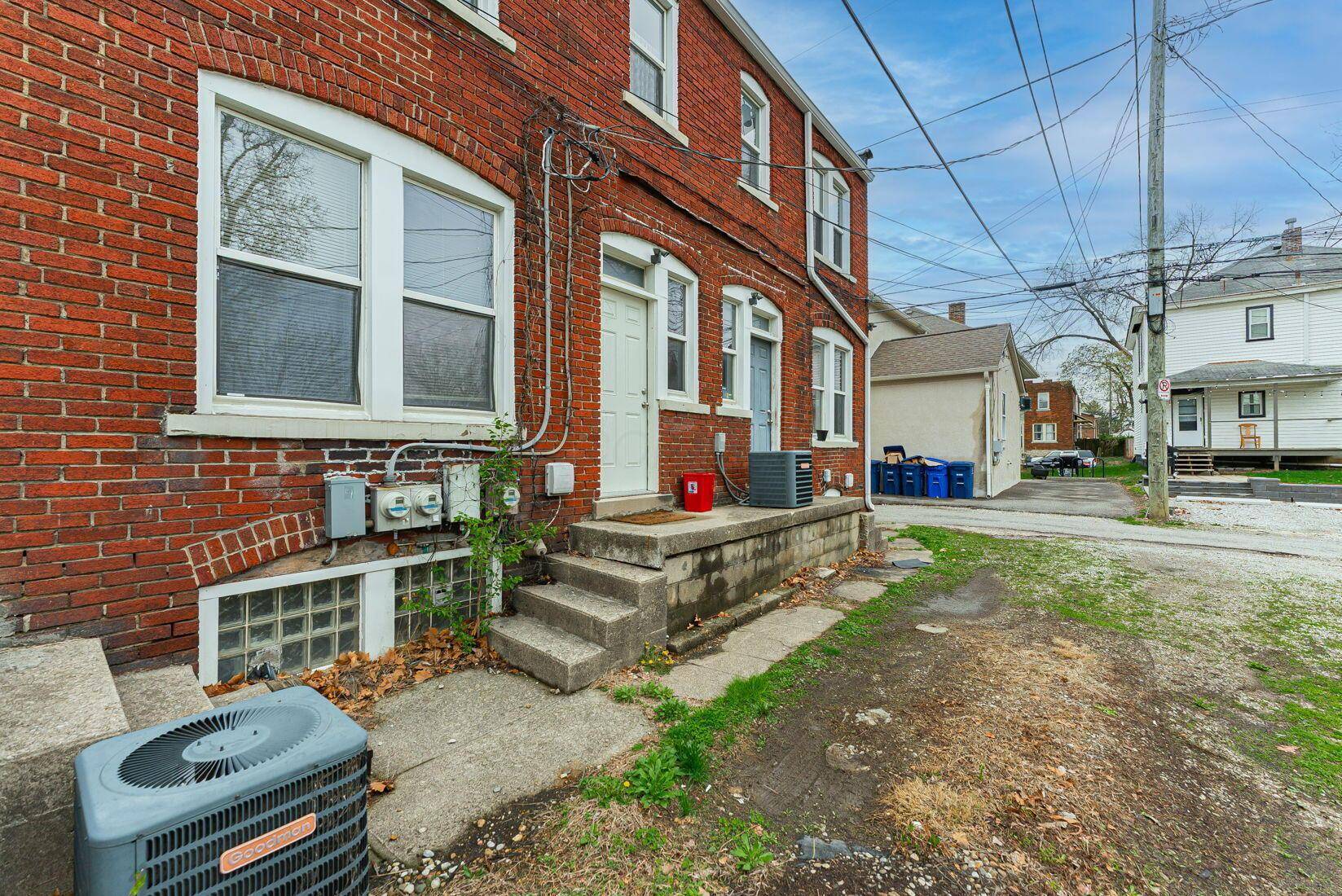Columbus, OH 43201,261 E Northwood Avenue #40