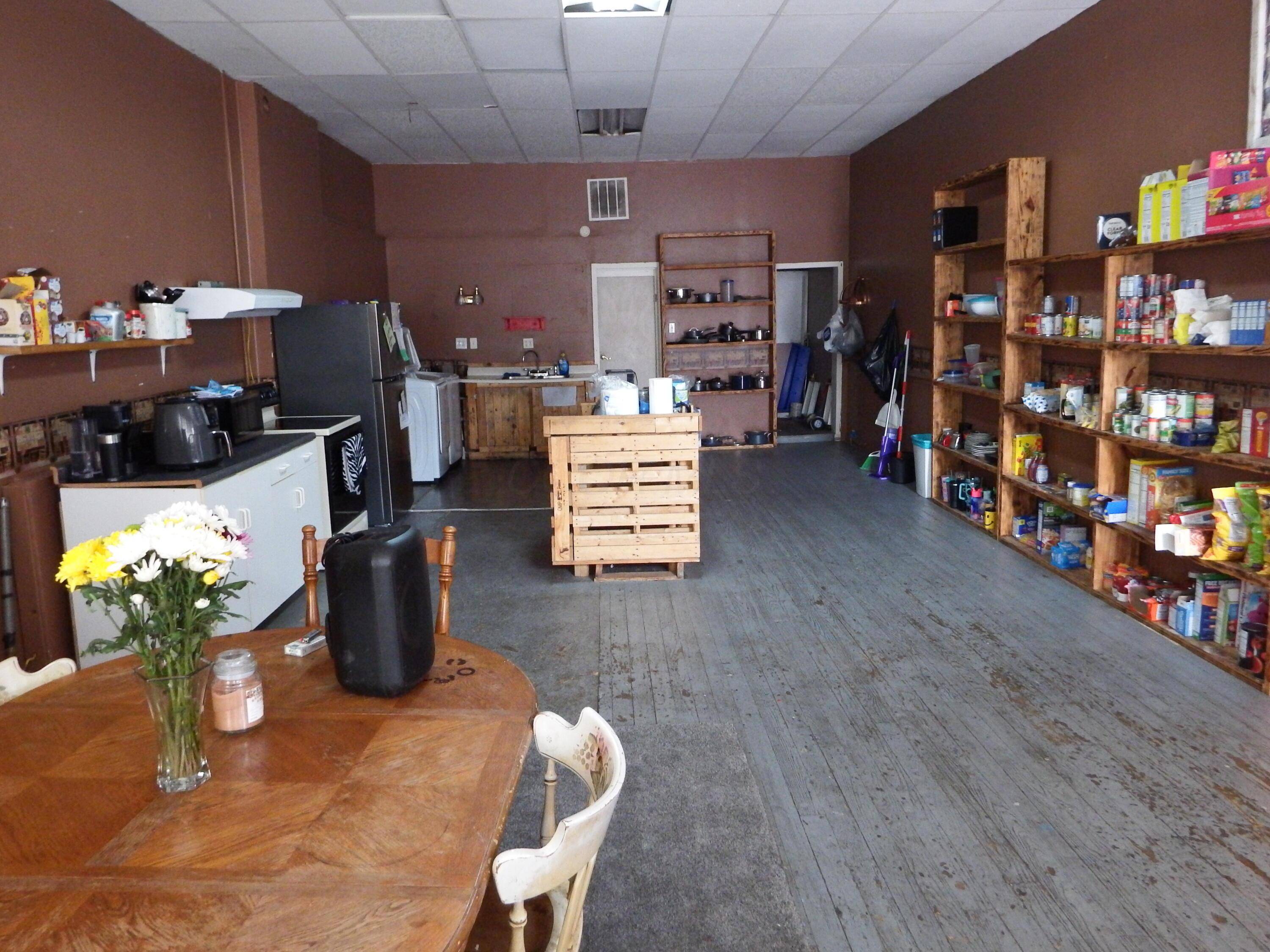 Crooksville, OH 43731,39 E Main Street