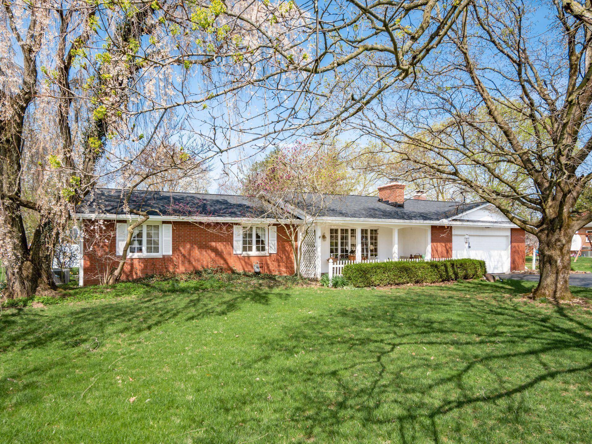 Delaware, OH 43015,10 Orchard Lane