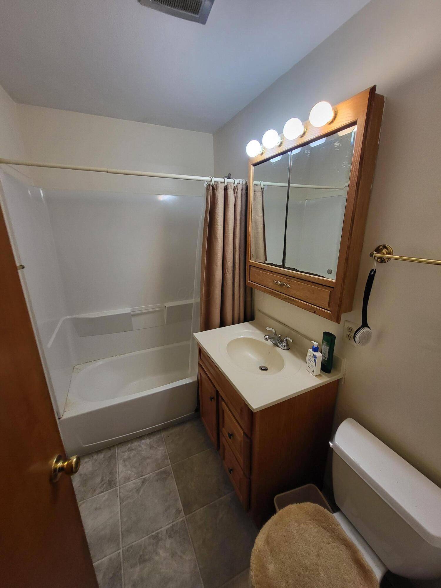 Columbus, OH 43228,673 Roth Avenue