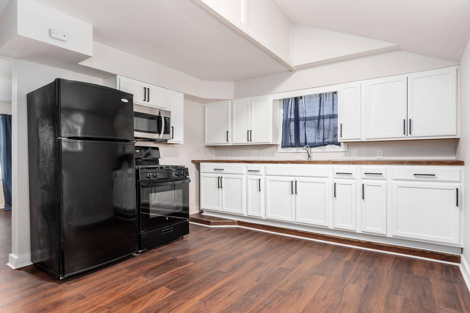 Columbus, OH 43211,978 E 19th Avenue