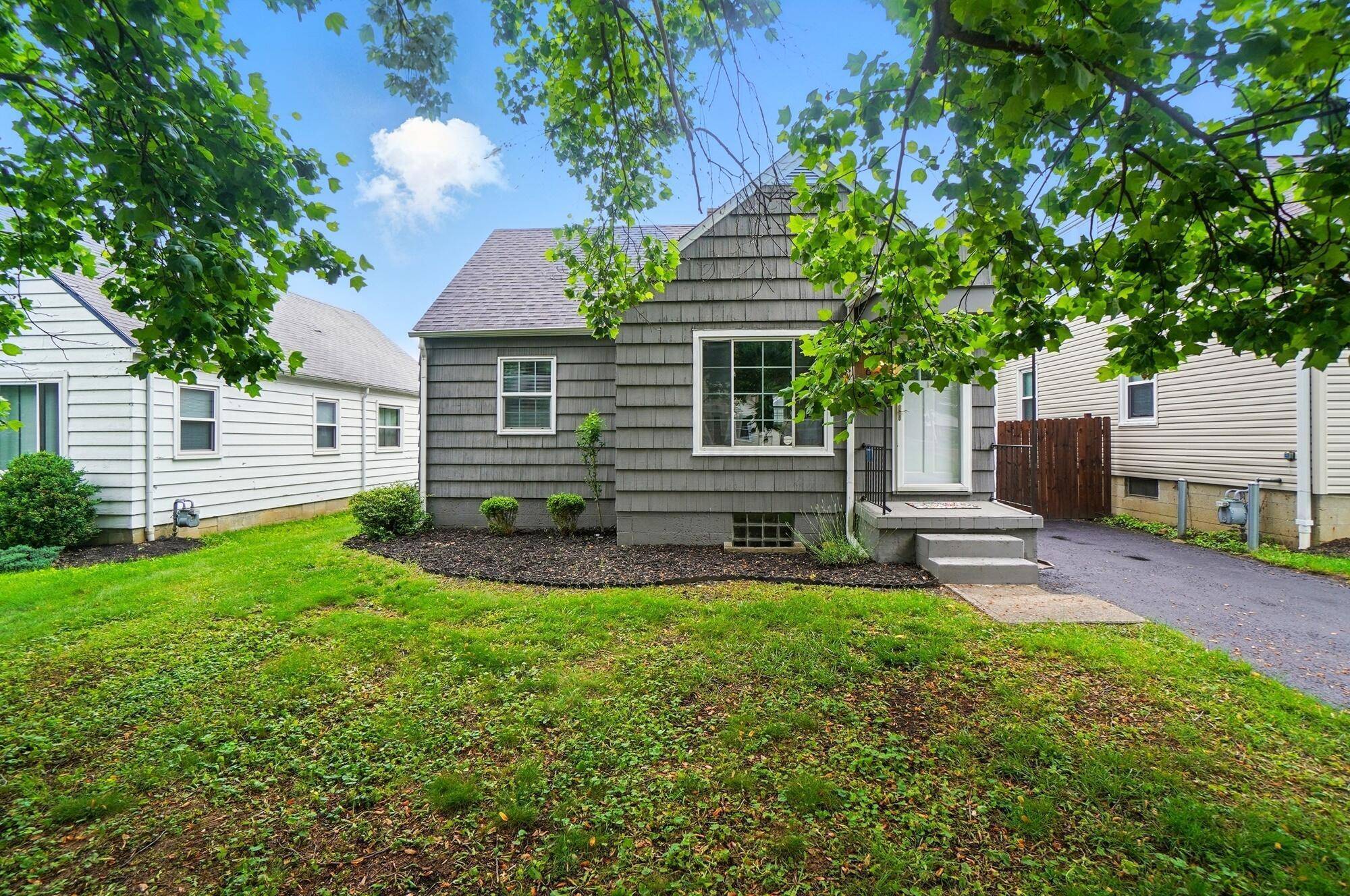 Columbus, OH 43214,62 Rosslyn Avenue
