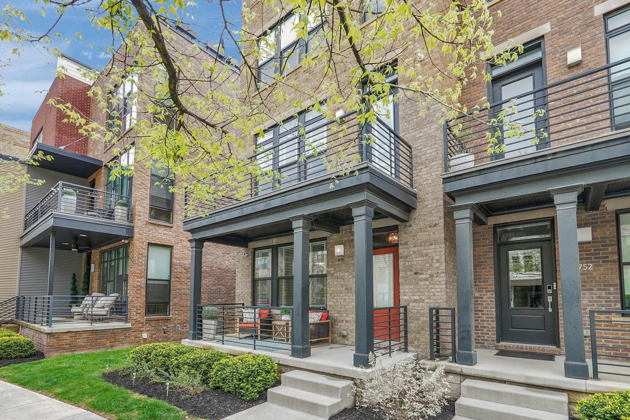 Columbus, OH 43215,754 N 6TH Street