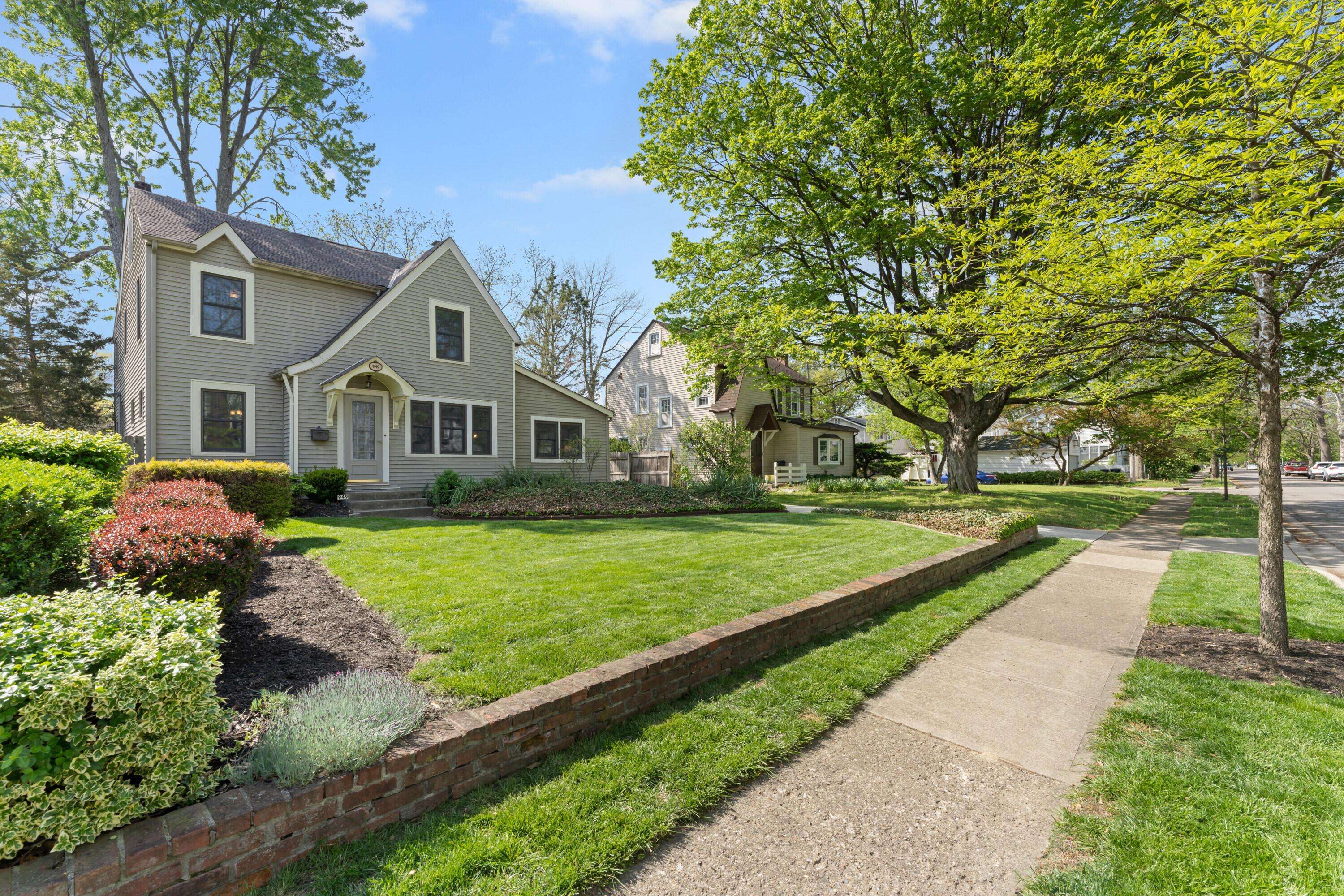 Bexley, OH 43209,949 S Cassingham Road