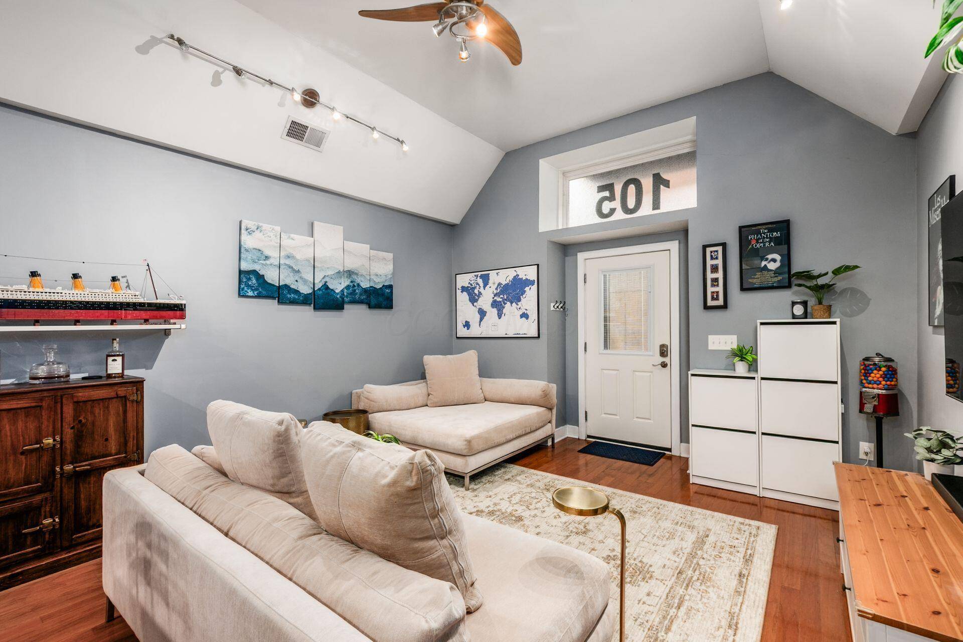 Columbus, OH 43201,1276 N High Street #105