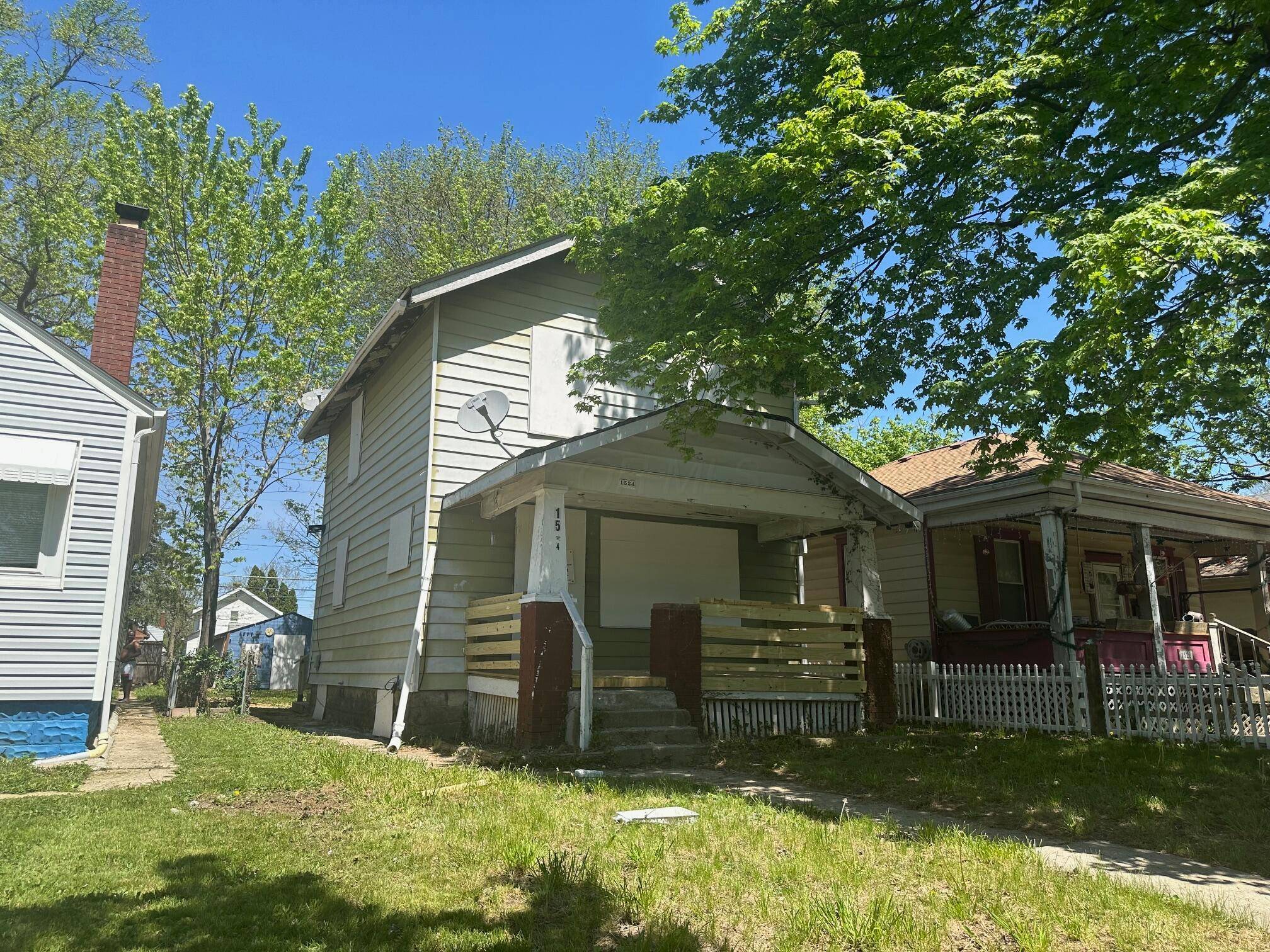 Columbus, OH 43211,1524 Manchester Avenue