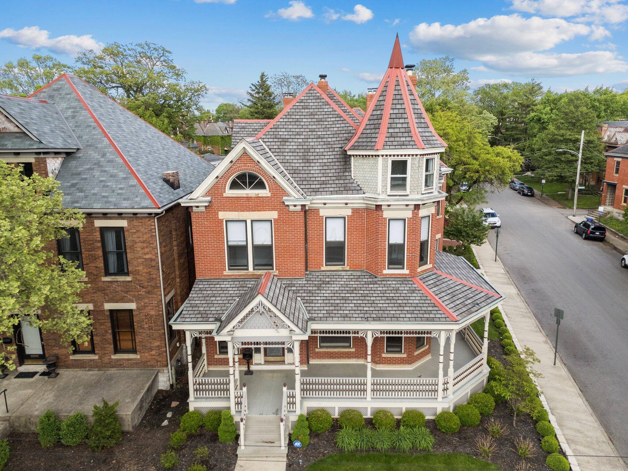 Columbus, OH 43215,884 Neil Avenue
