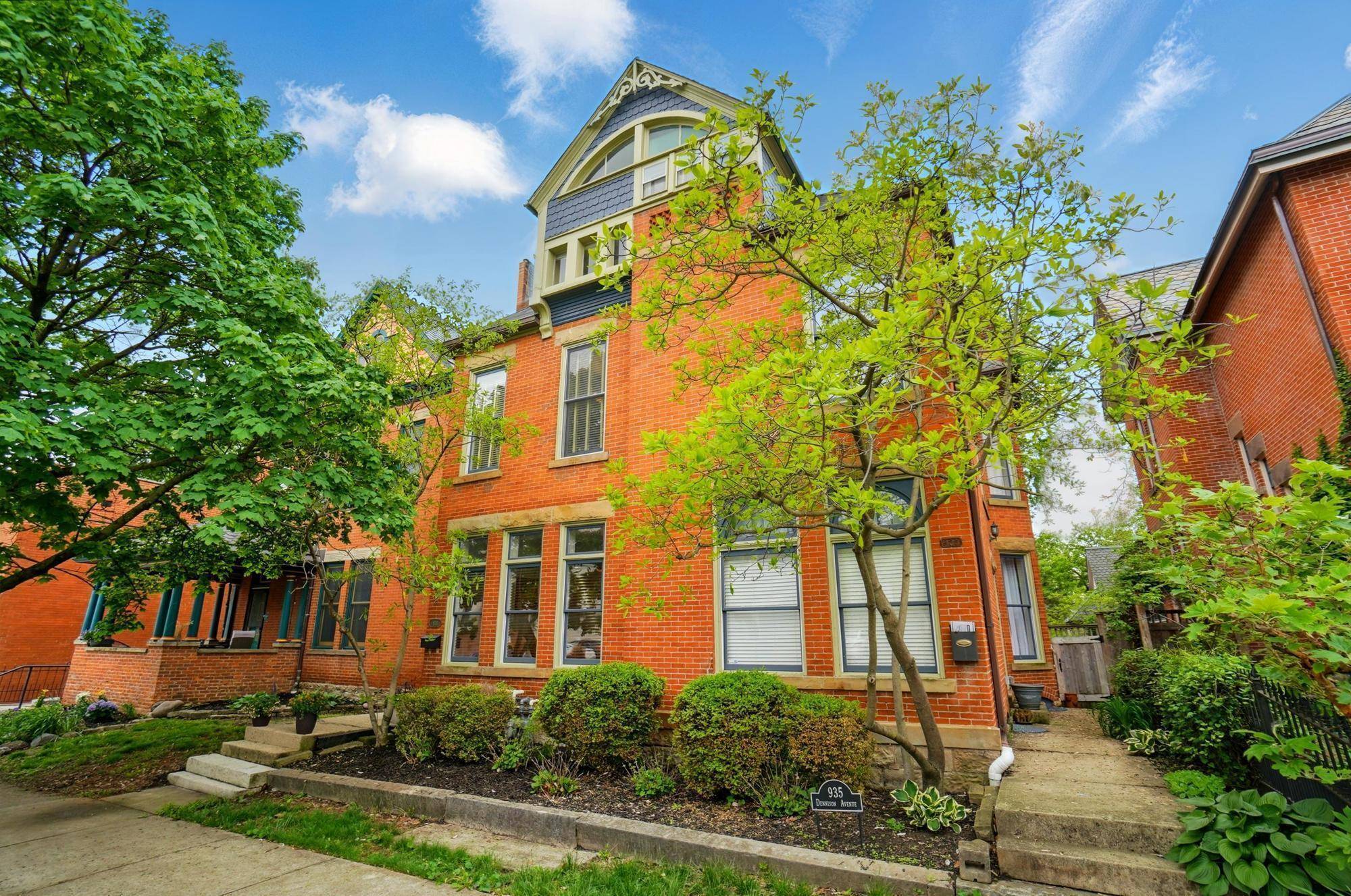 Columbus, OH 43201,931 Dennison Avenue