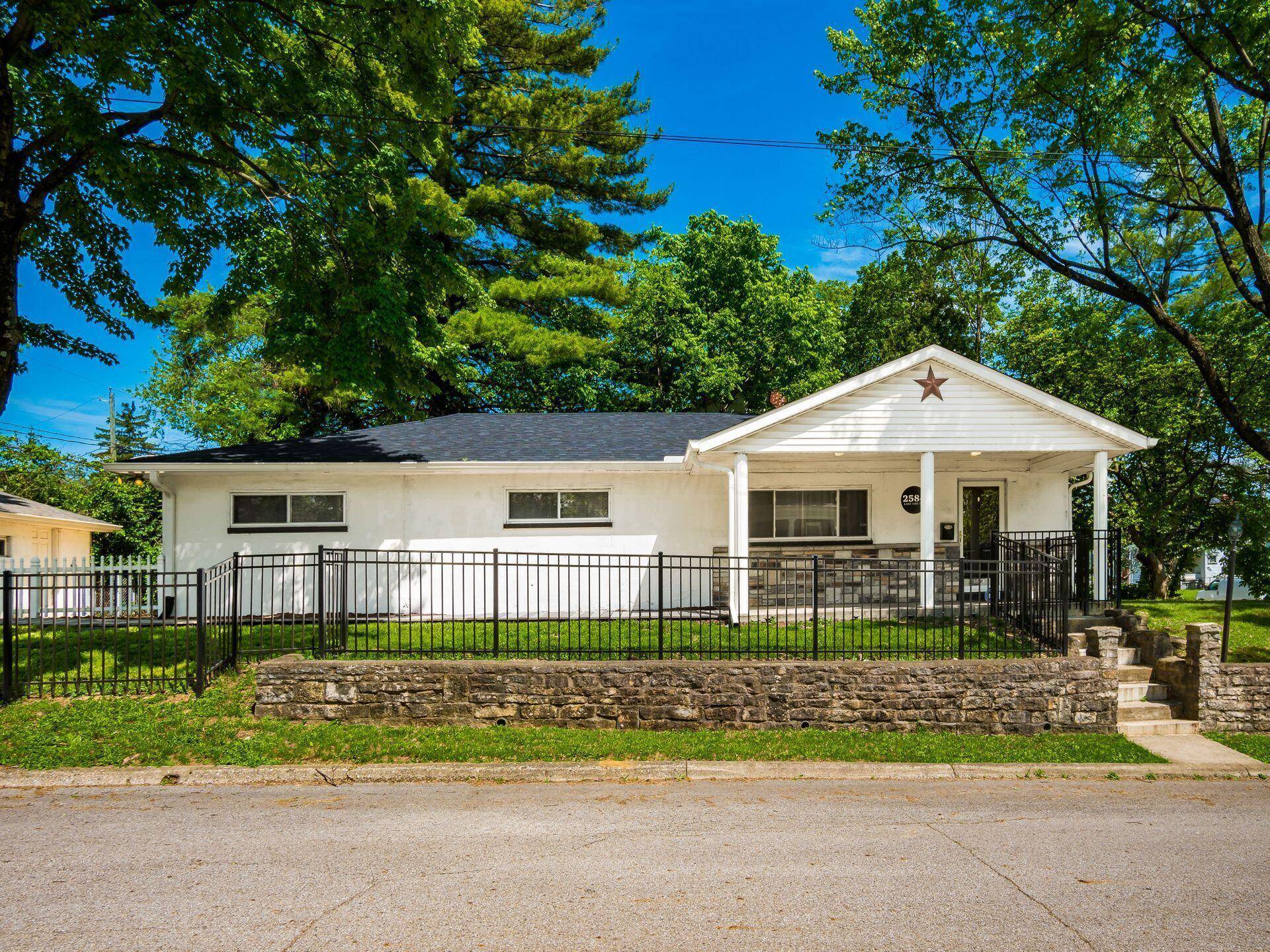 Columbus, OH 43219,2584 E 5th Avenue