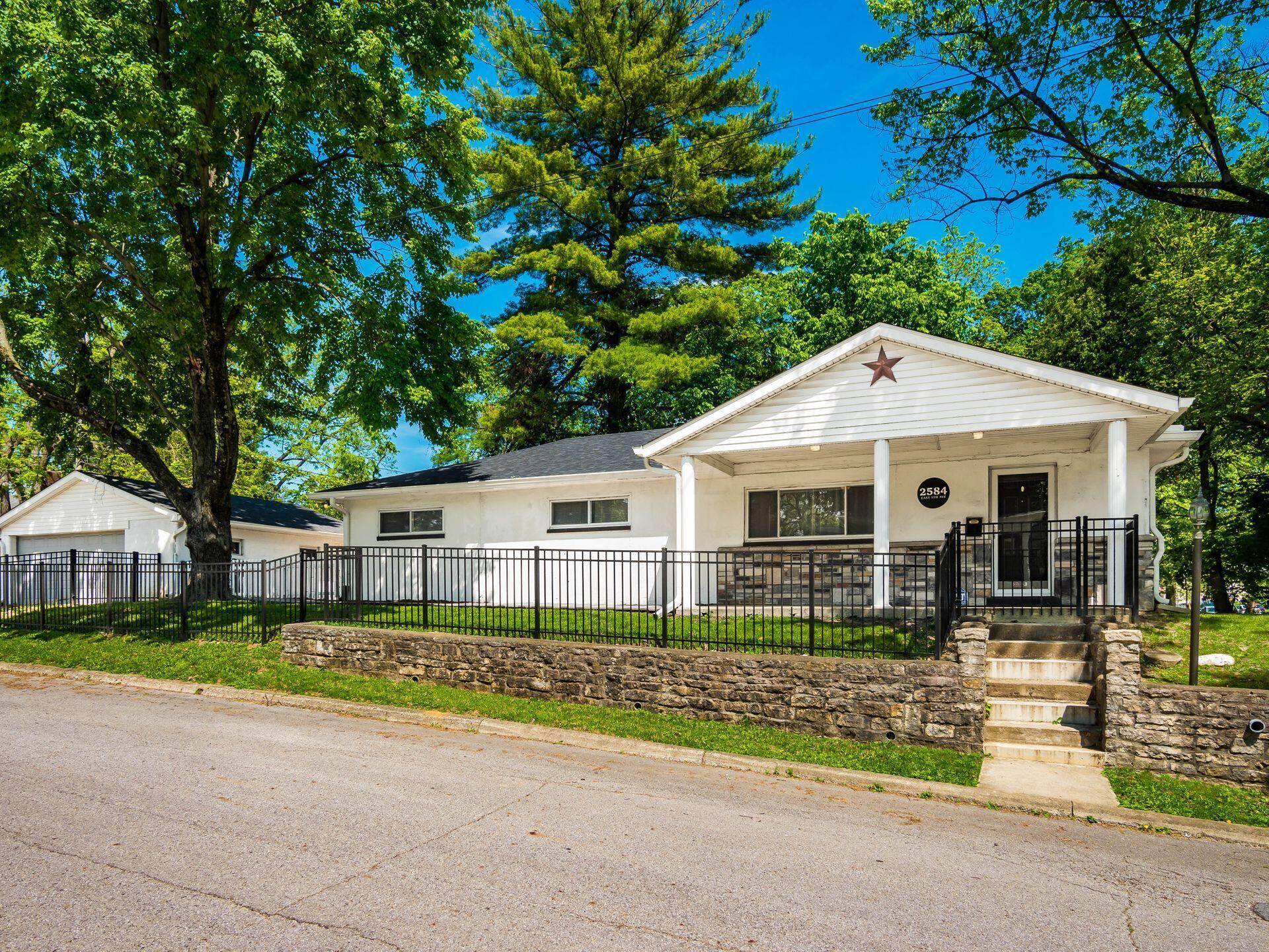 Columbus, OH 43219,2584 E 5th Avenue