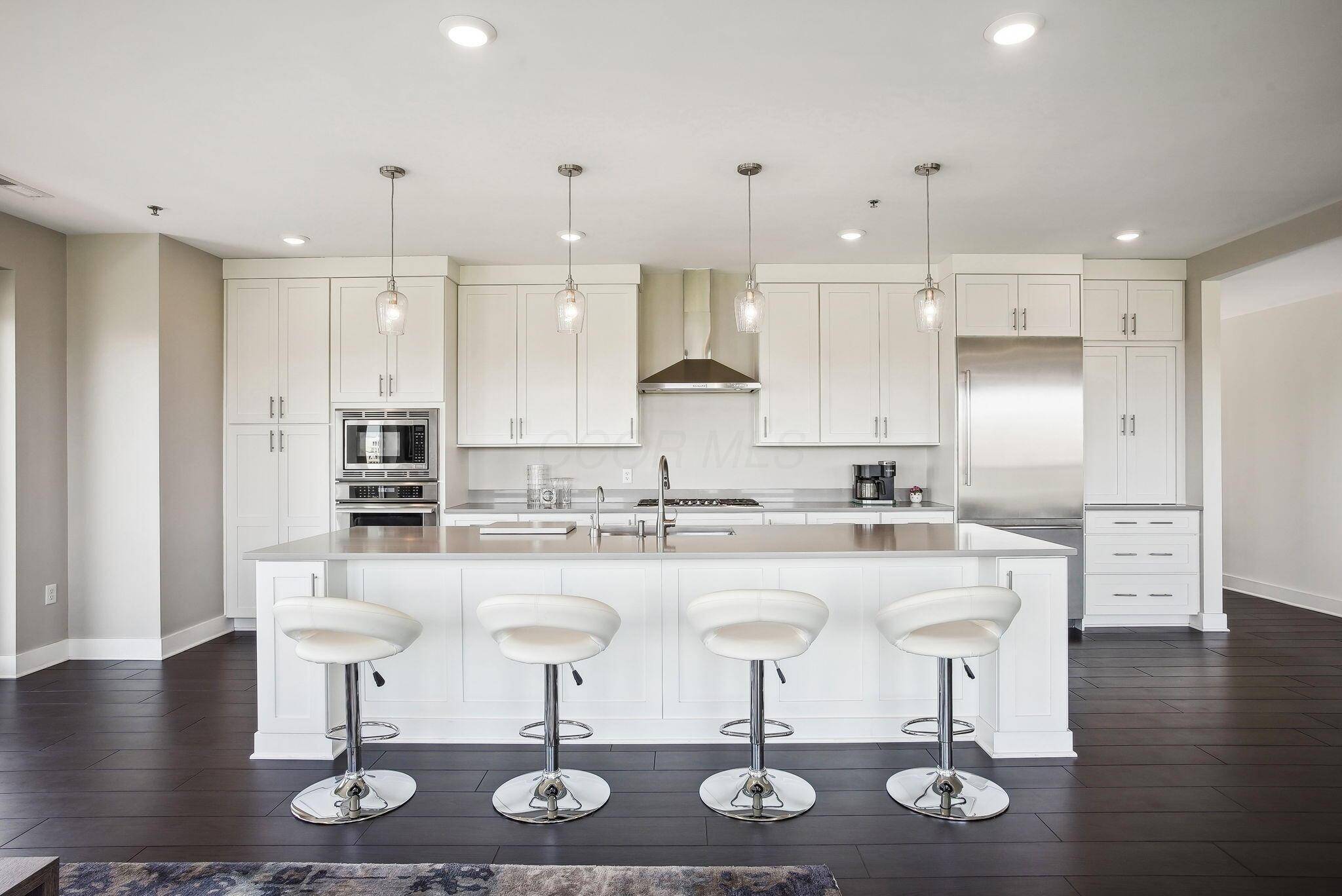 Dublin, OH 43017,105 N Riverview Street #715