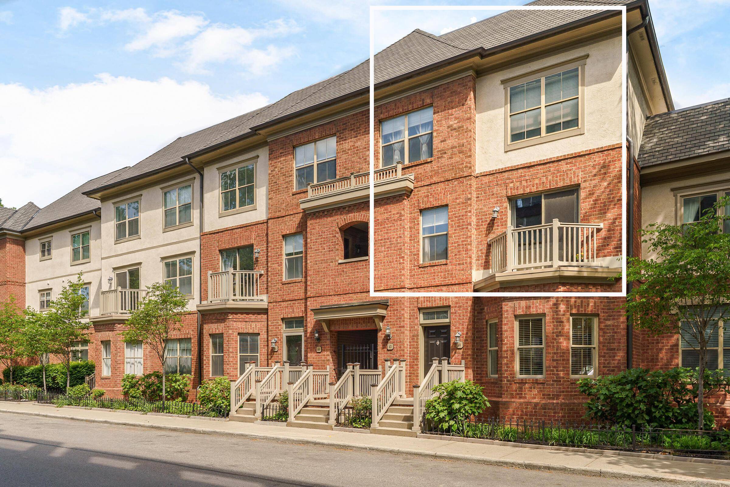 Columbus, OH 43215,42 W Russell Street