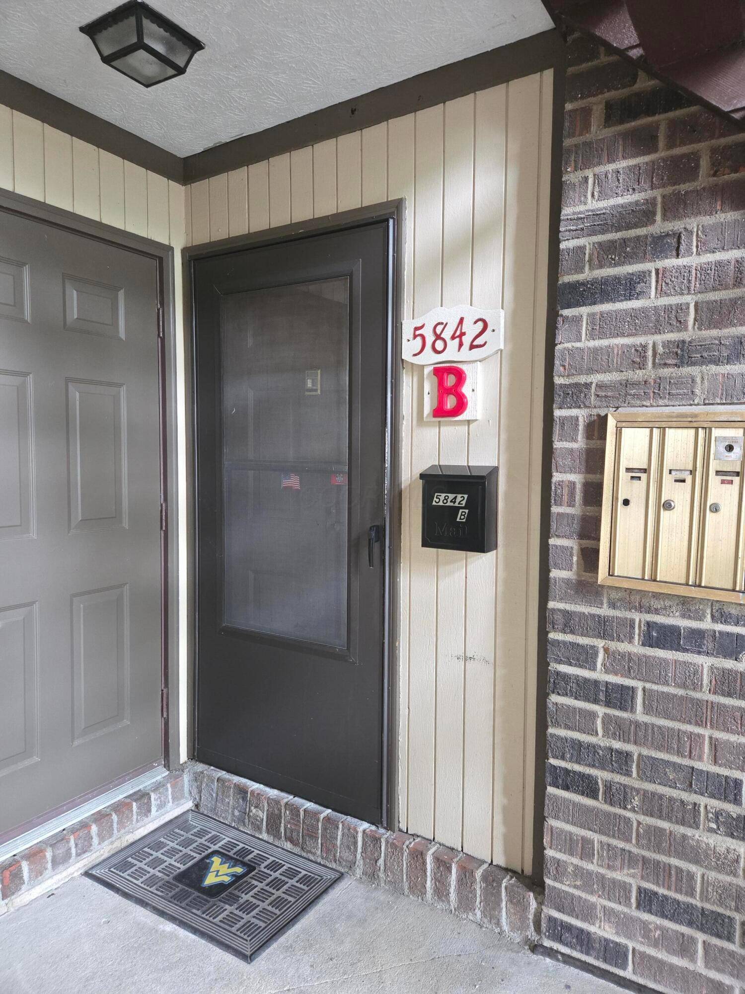 Columbus, OH 43232,5842 Hallridge Circle #B