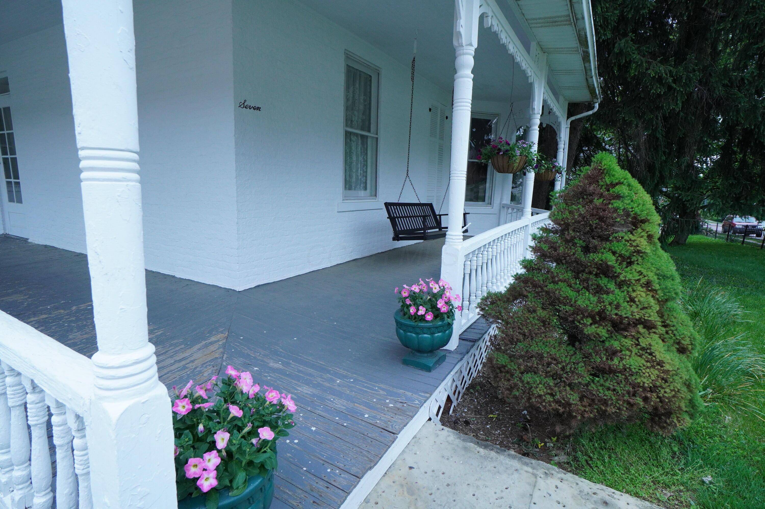 Lithopolis, OH 43136,7 W Columbust Street