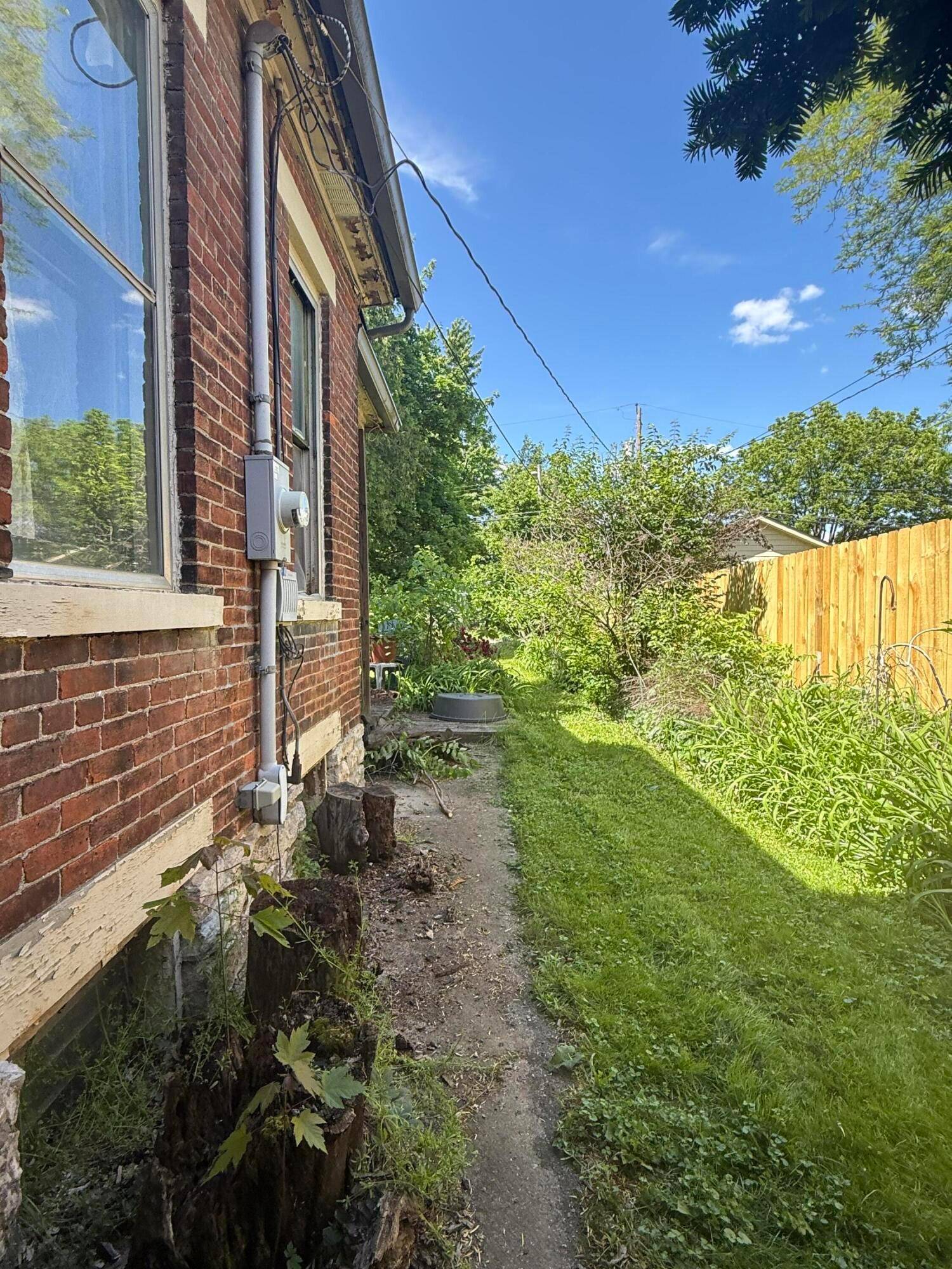 Columbus, OH 43207,158 E Morrill Avenue