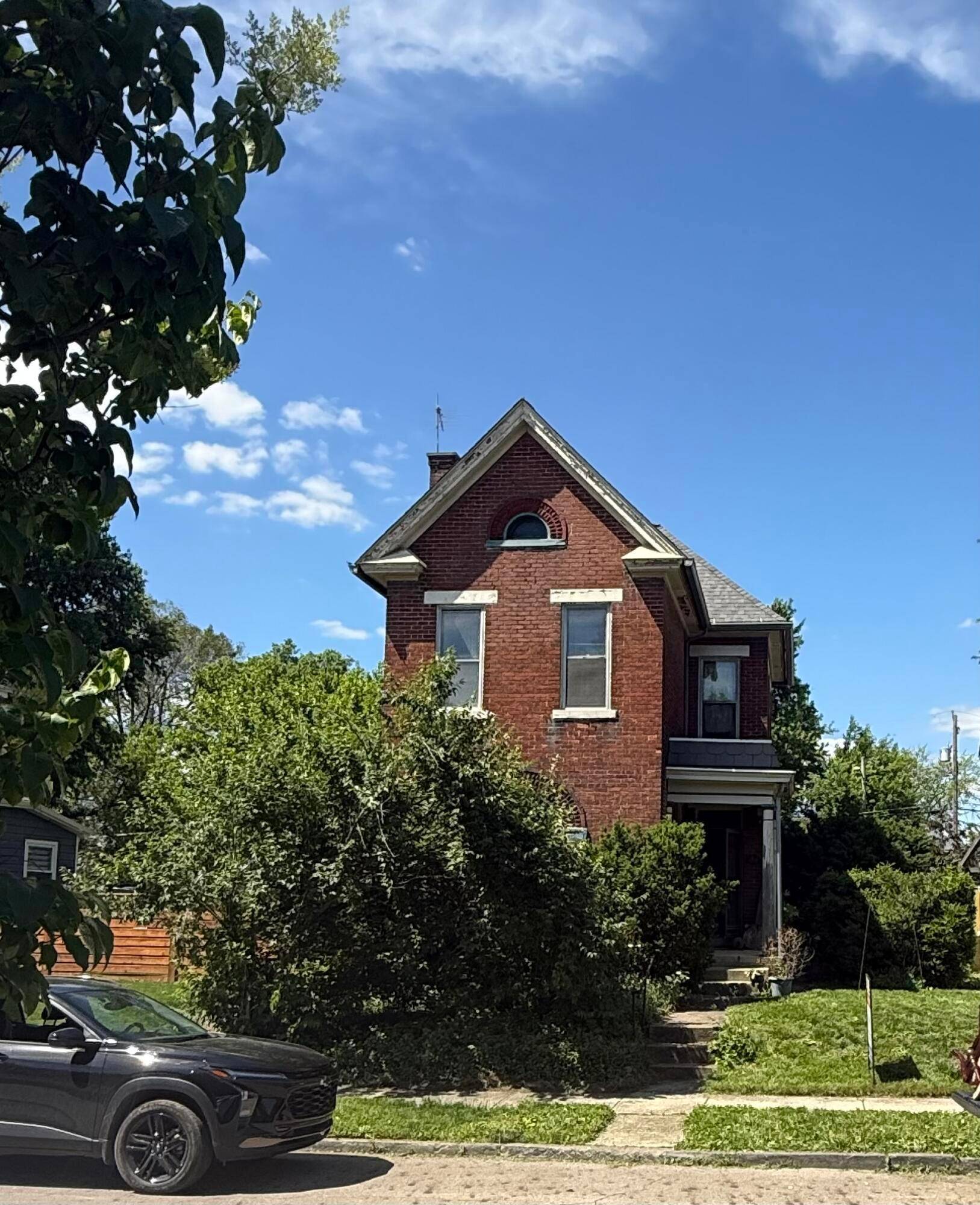 Columbus, OH 43207,158 E Morrill Avenue