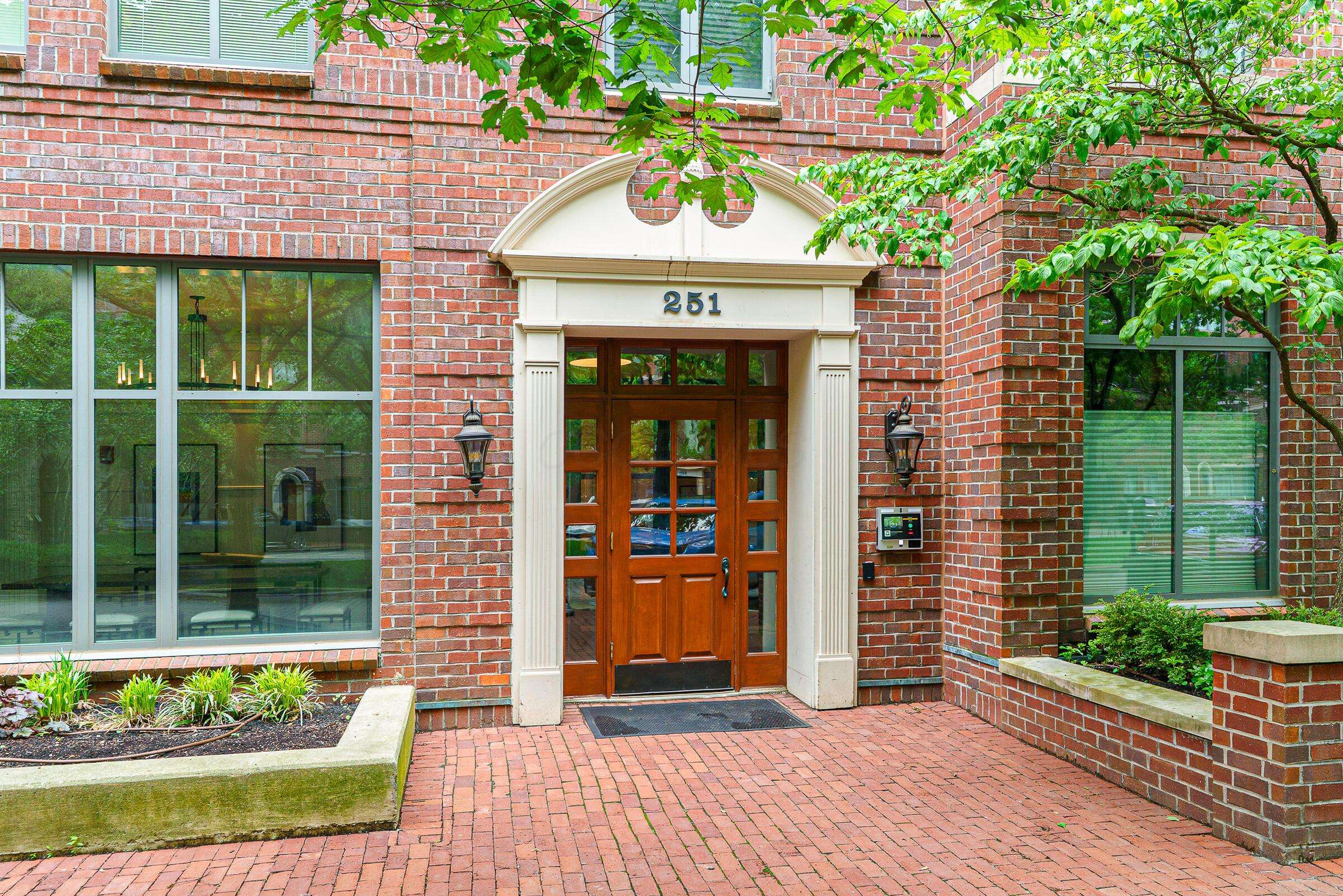 Columbus, OH 43215,251 Daniel Burnham Square #703
