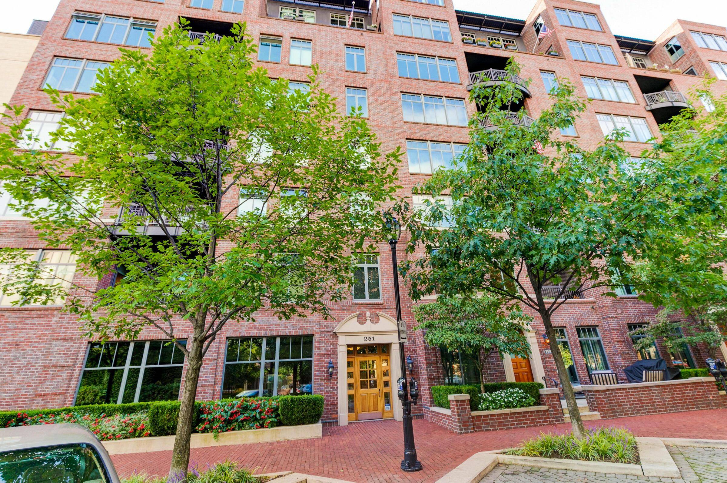 Columbus, OH 43215,251 Daniel Burnham Square #703