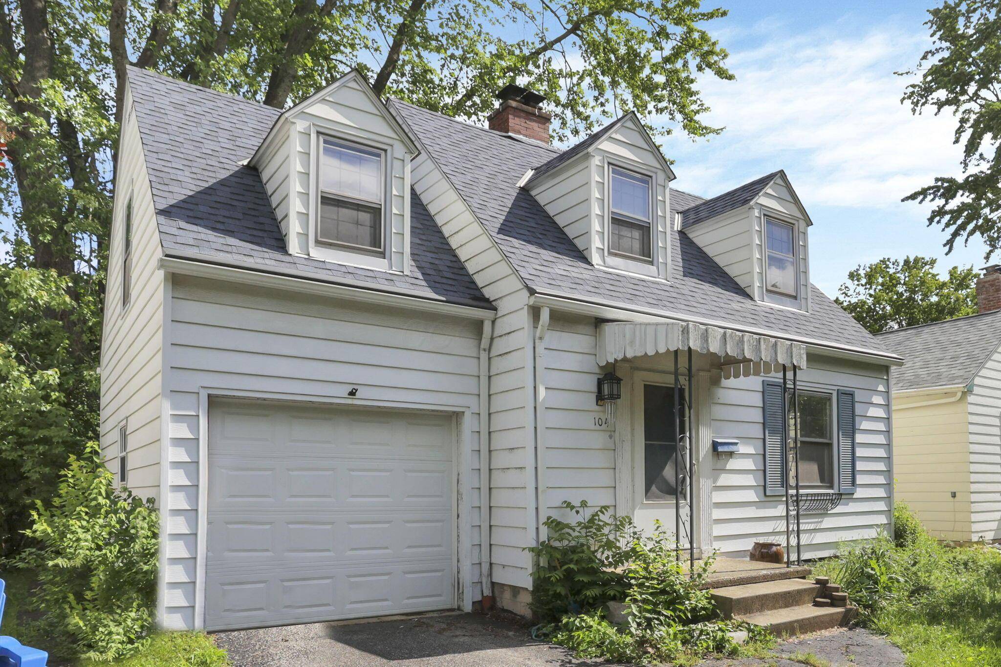 Columbus, OH 43214,104 W Rathbone Avenue