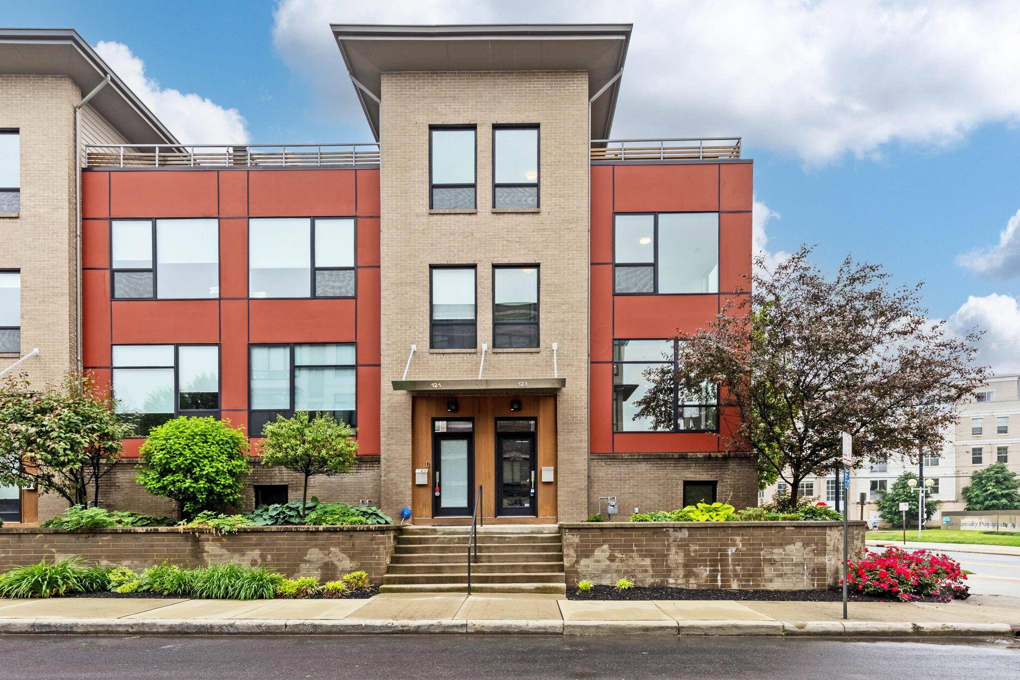 Columbus, OH 43201,123 Aston Row Lane
