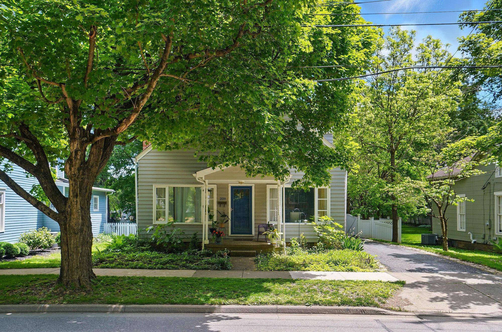 Granville, OH 43023,228 N Pearl Street