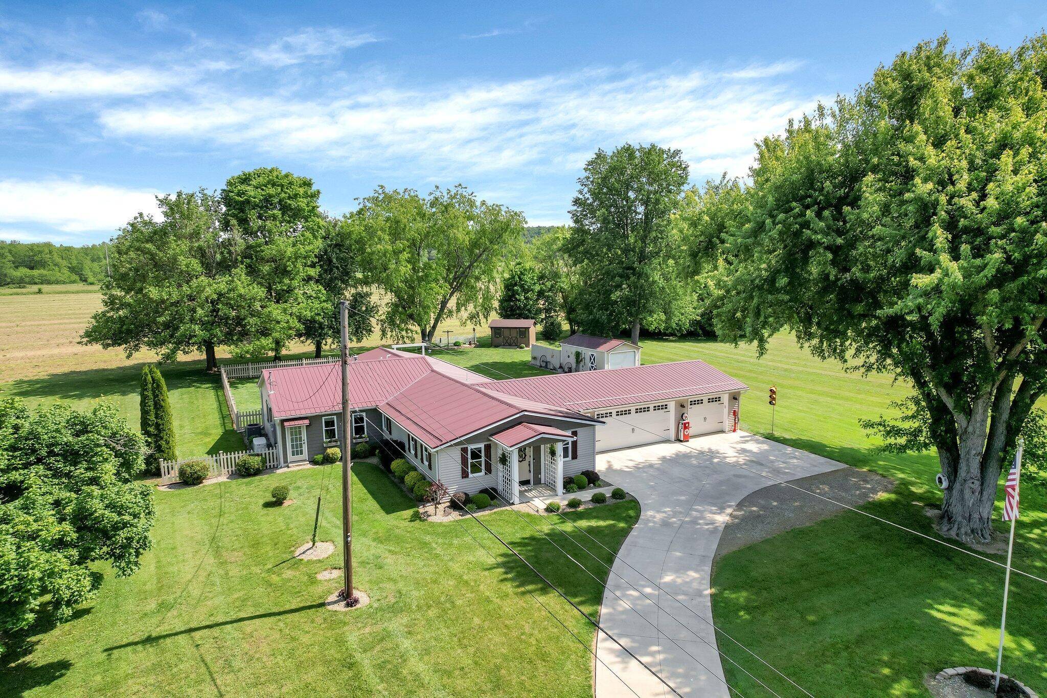 Saint Louisville, OH 43071,83 East Street
