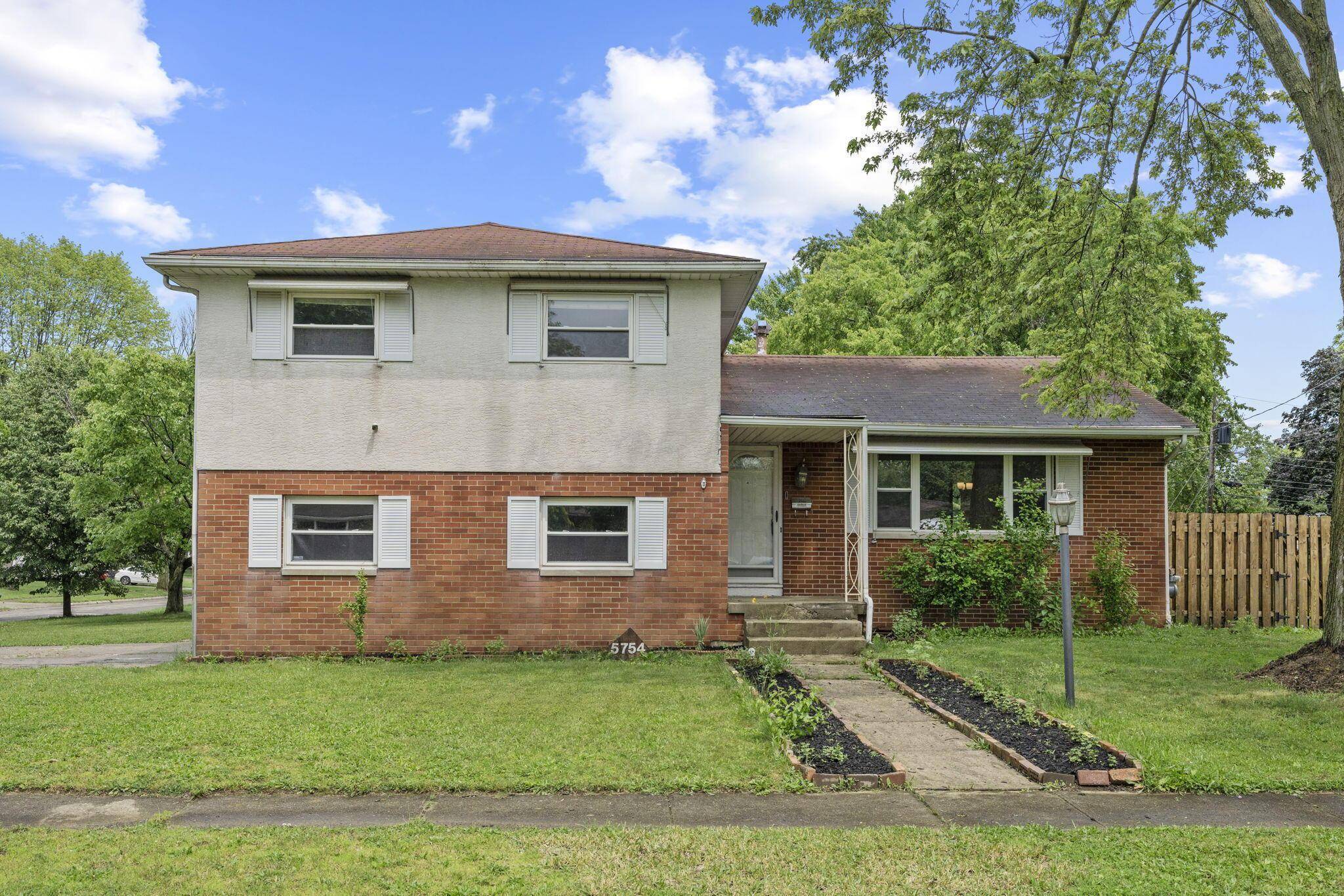Columbus, OH 43229,5754 Loganwood Road