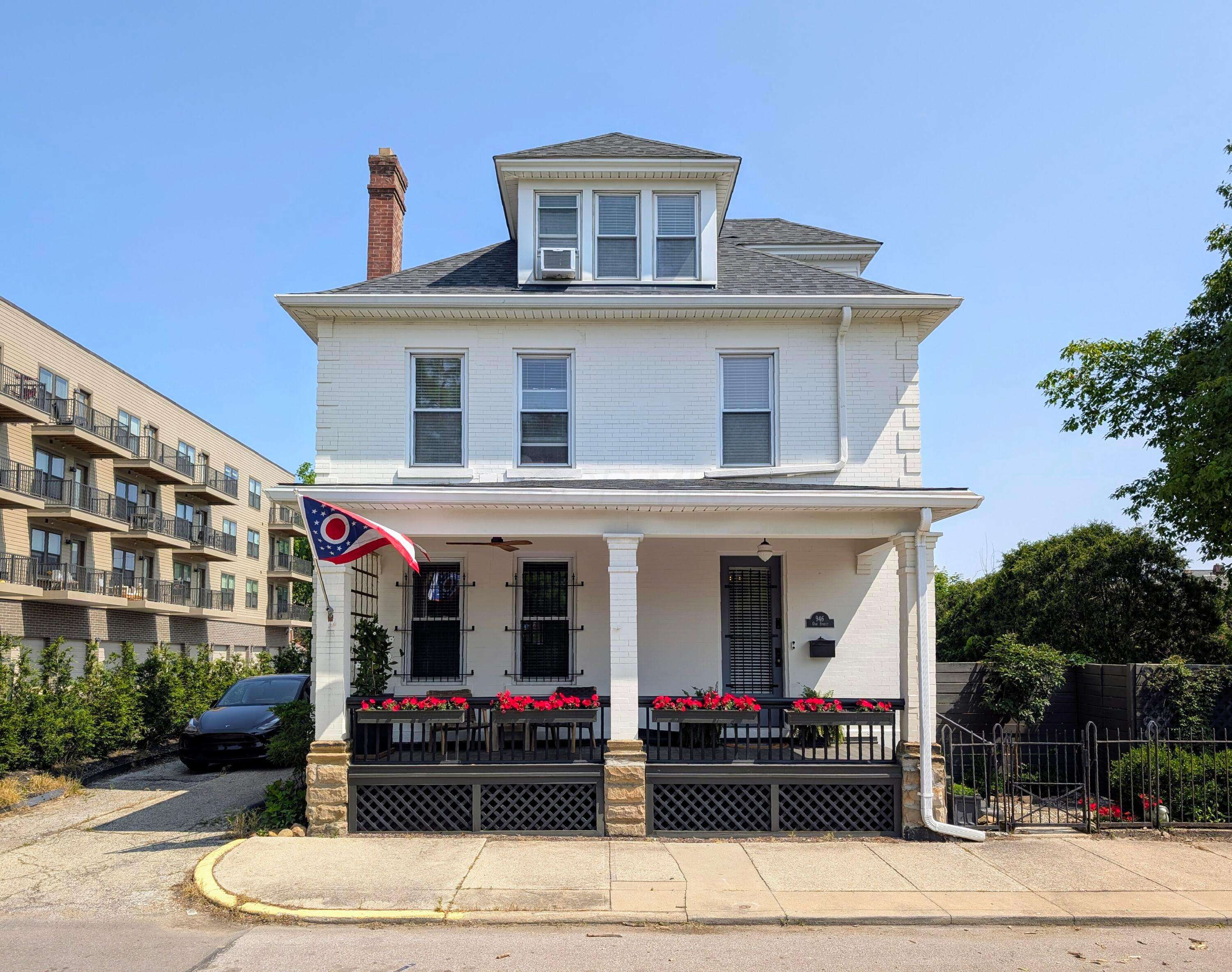 Columbus, OH 43205,946 Oak Street