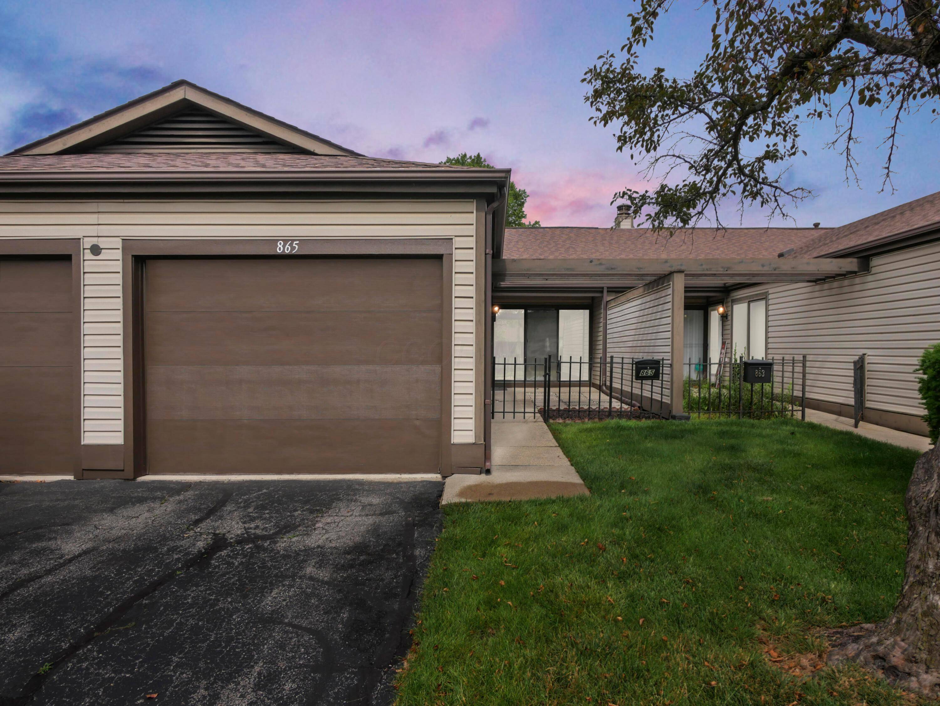 Columbus, OH 43228,865 Westbury Lane #12B