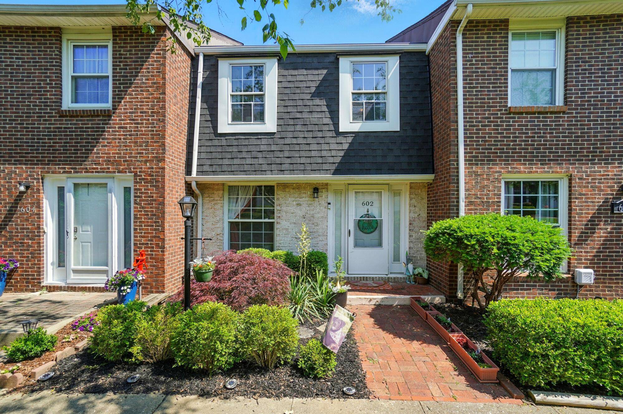 Columbus, OH 43228,602 Dlyn Street #H8