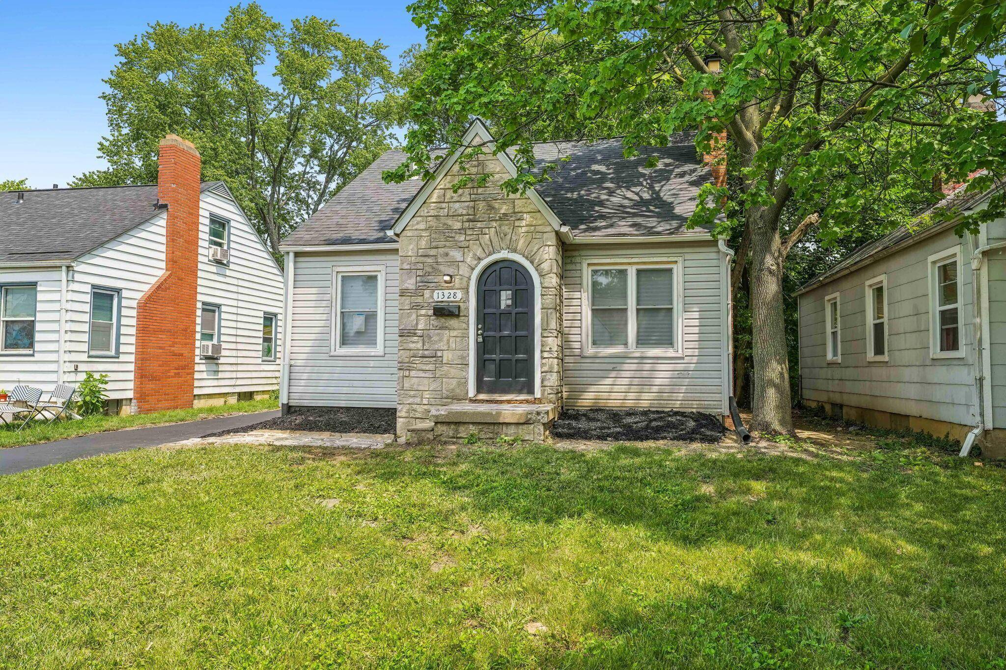 Columbus, OH 43211,1328 Republic Avenue
