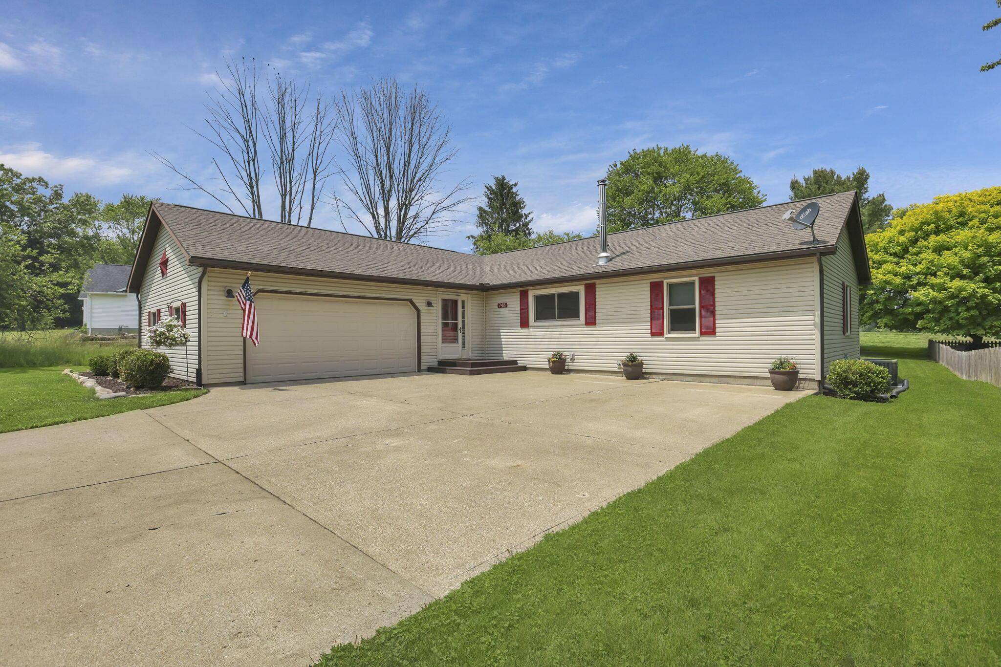 Howard, OH 43028,748 Country Club Drive