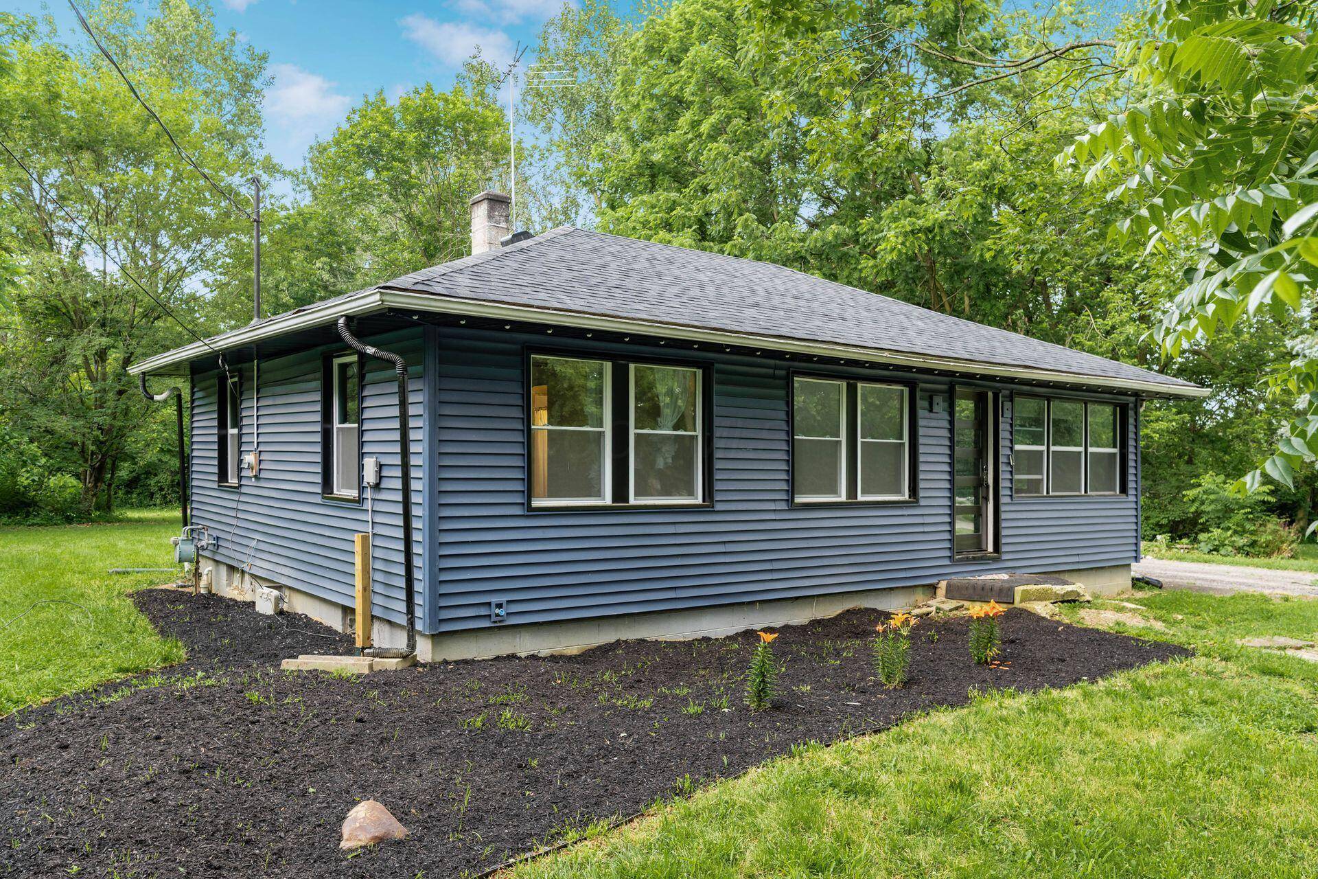 Columbus, OH 43232,6007 Roselawn Avenue