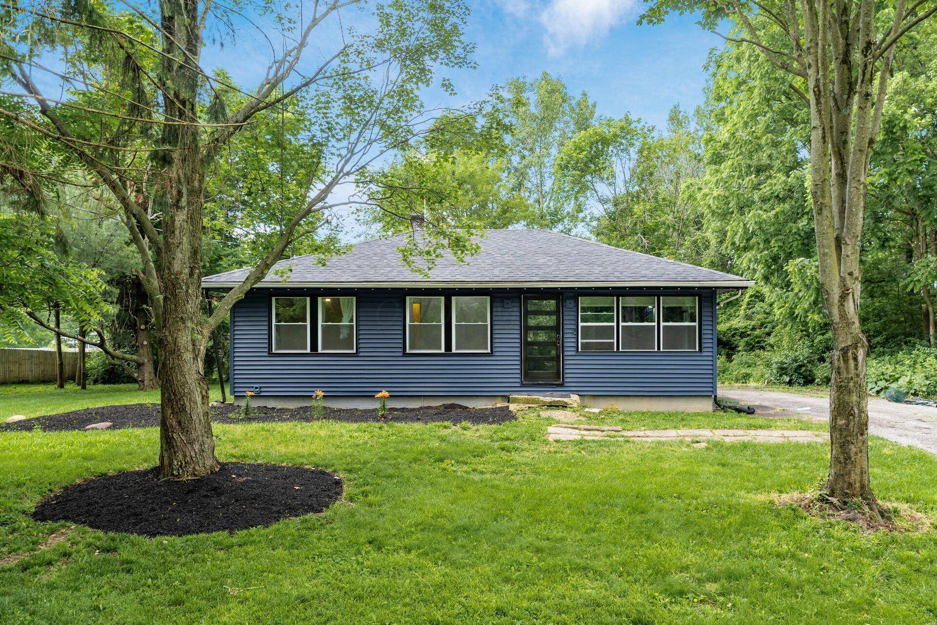 Columbus, OH 43232,6007 Roselawn Avenue