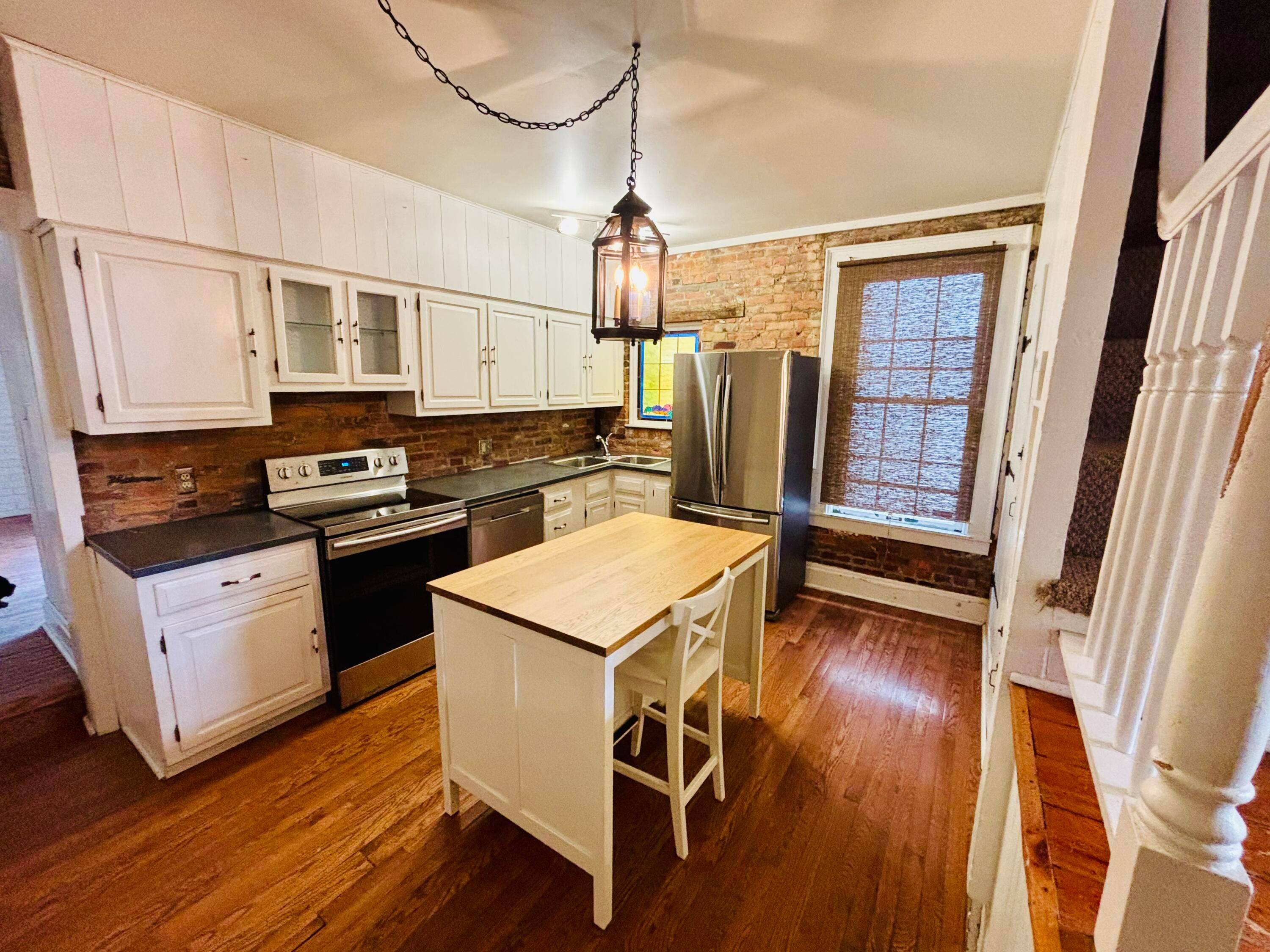Columbus, OH 43206,552 S 6th Street