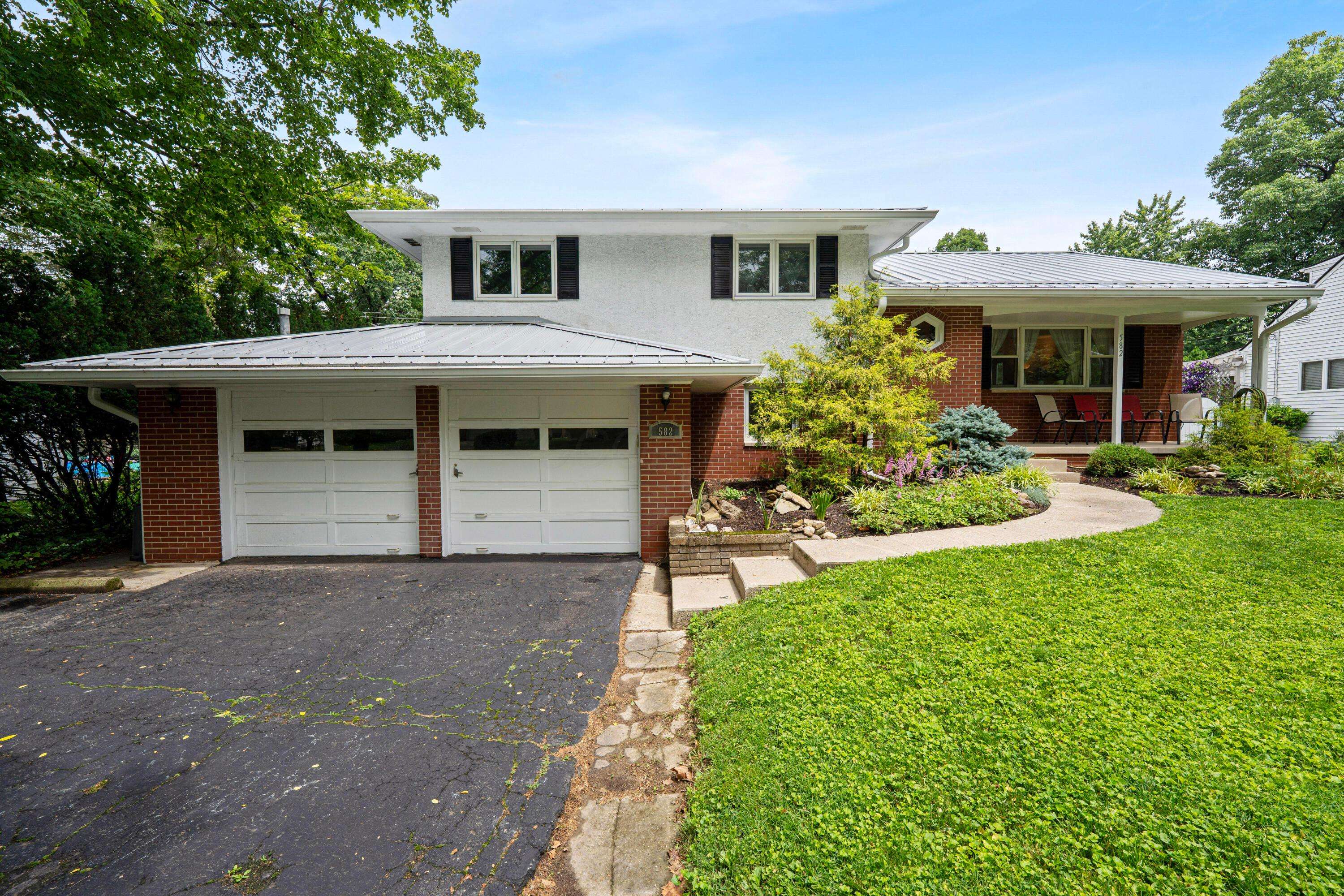 Columbus, OH 43214,582 E Stanton Avenue