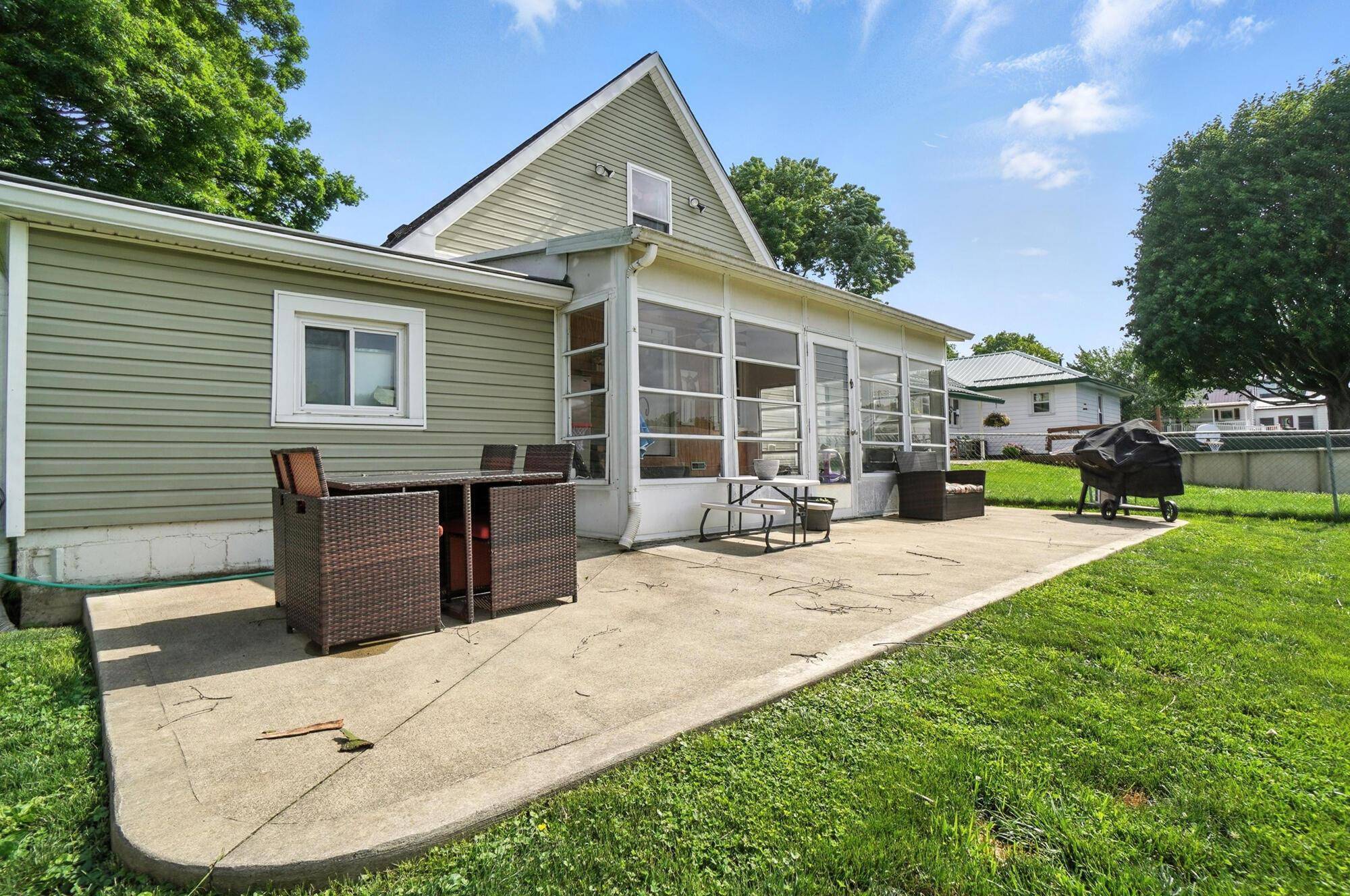 Utica, OH 43080,328 Maple Avenue