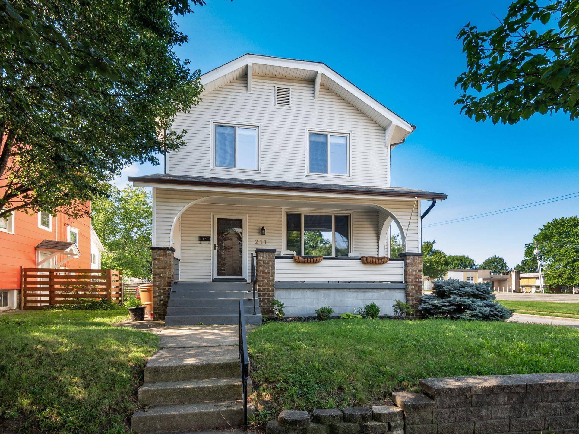 Columbus, OH 43207,211 E Jenkins Avenue