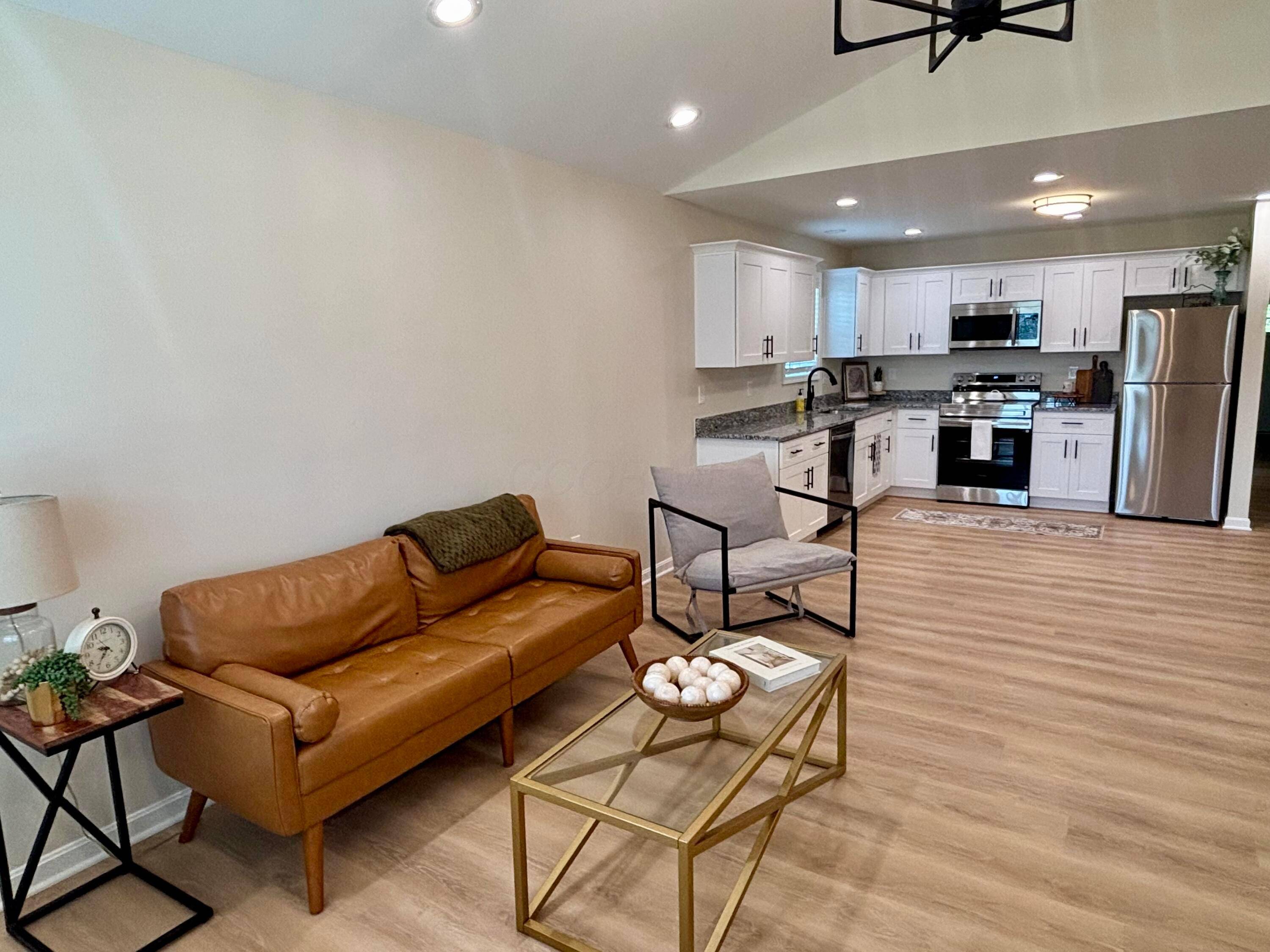Jeffersonville, OH 43128,30 Maple Street