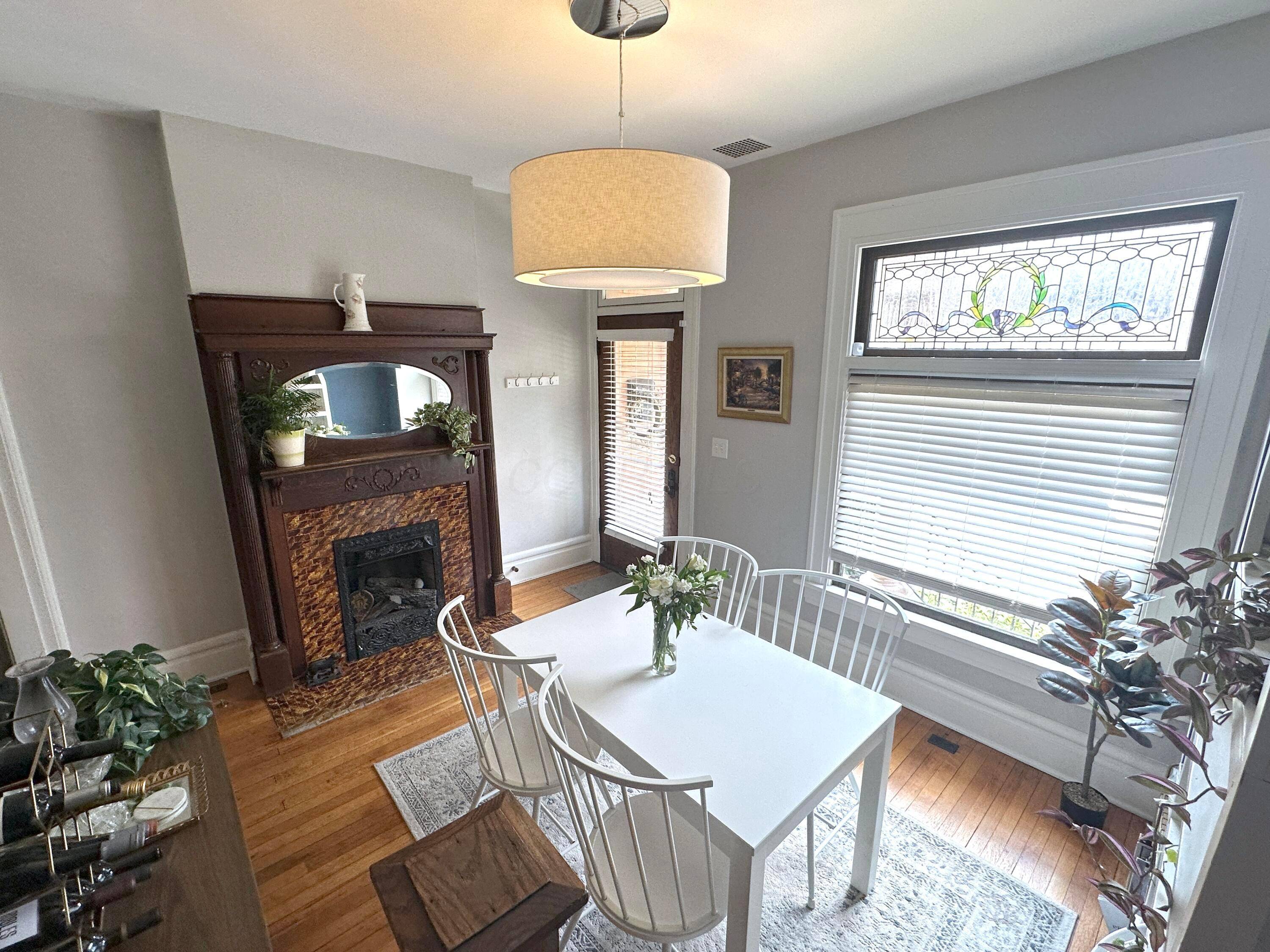 Columbus, OH 43215,252 W Hubbard Avenue