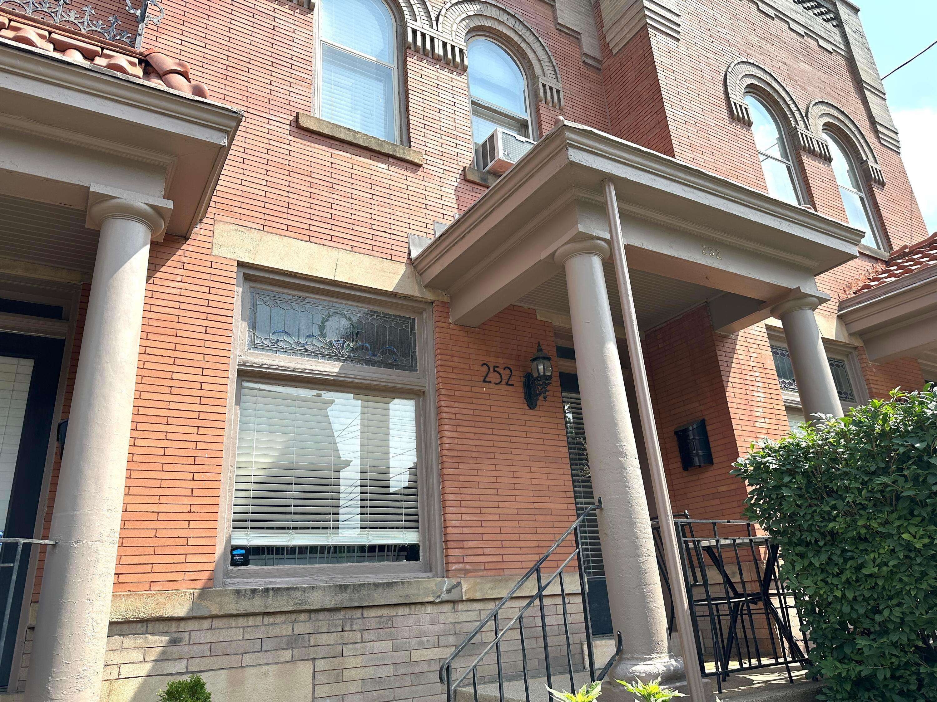 Columbus, OH 43215,252 W Hubbard Avenue