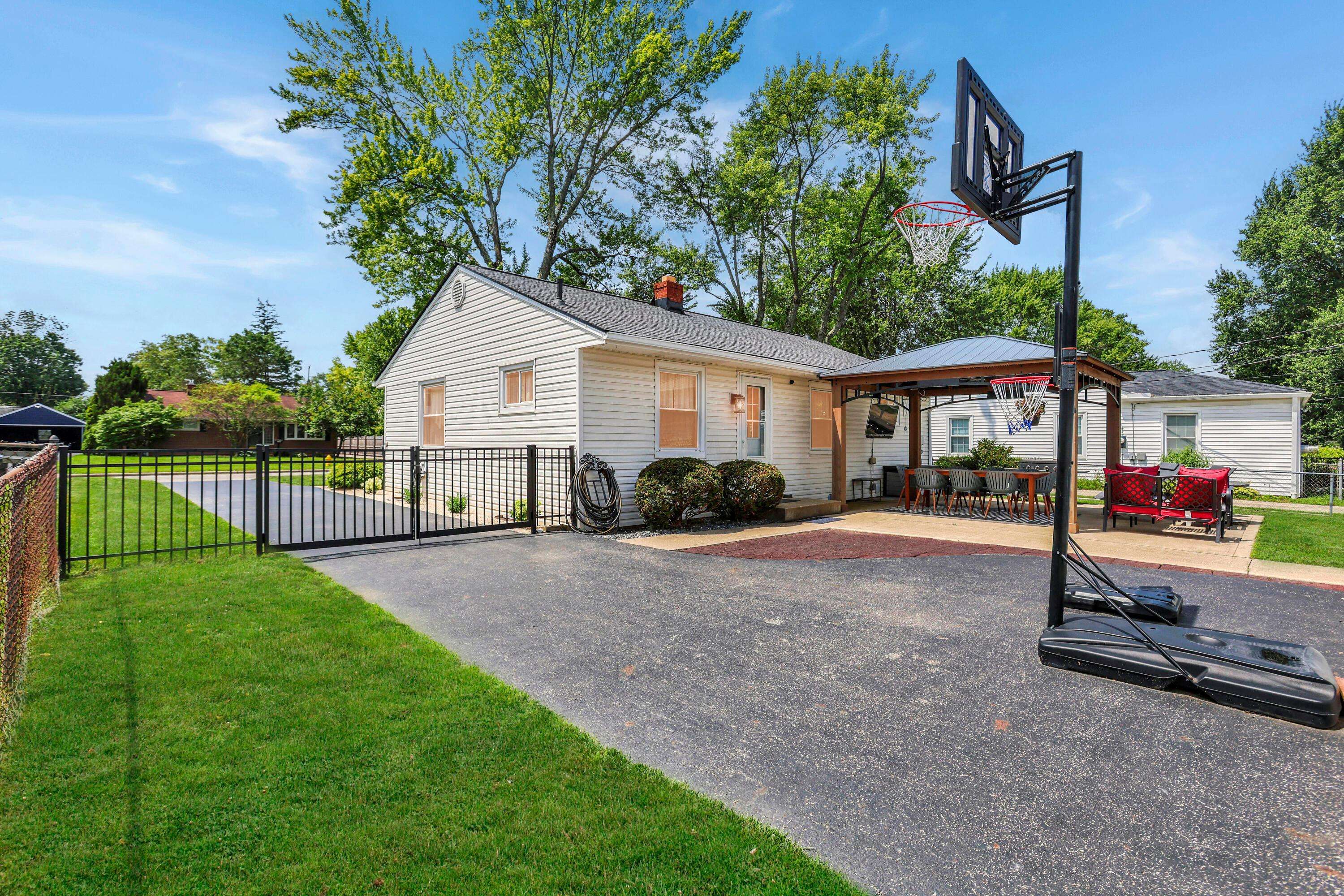 Upper Arlington, OH 43221,2232 Edgevale Road