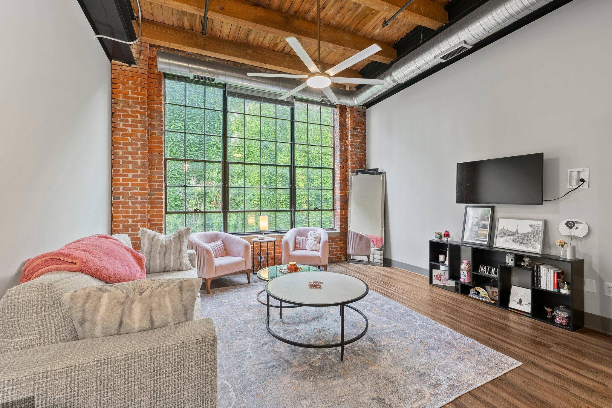 Columbus, OH 43215,570 S Front Street #213