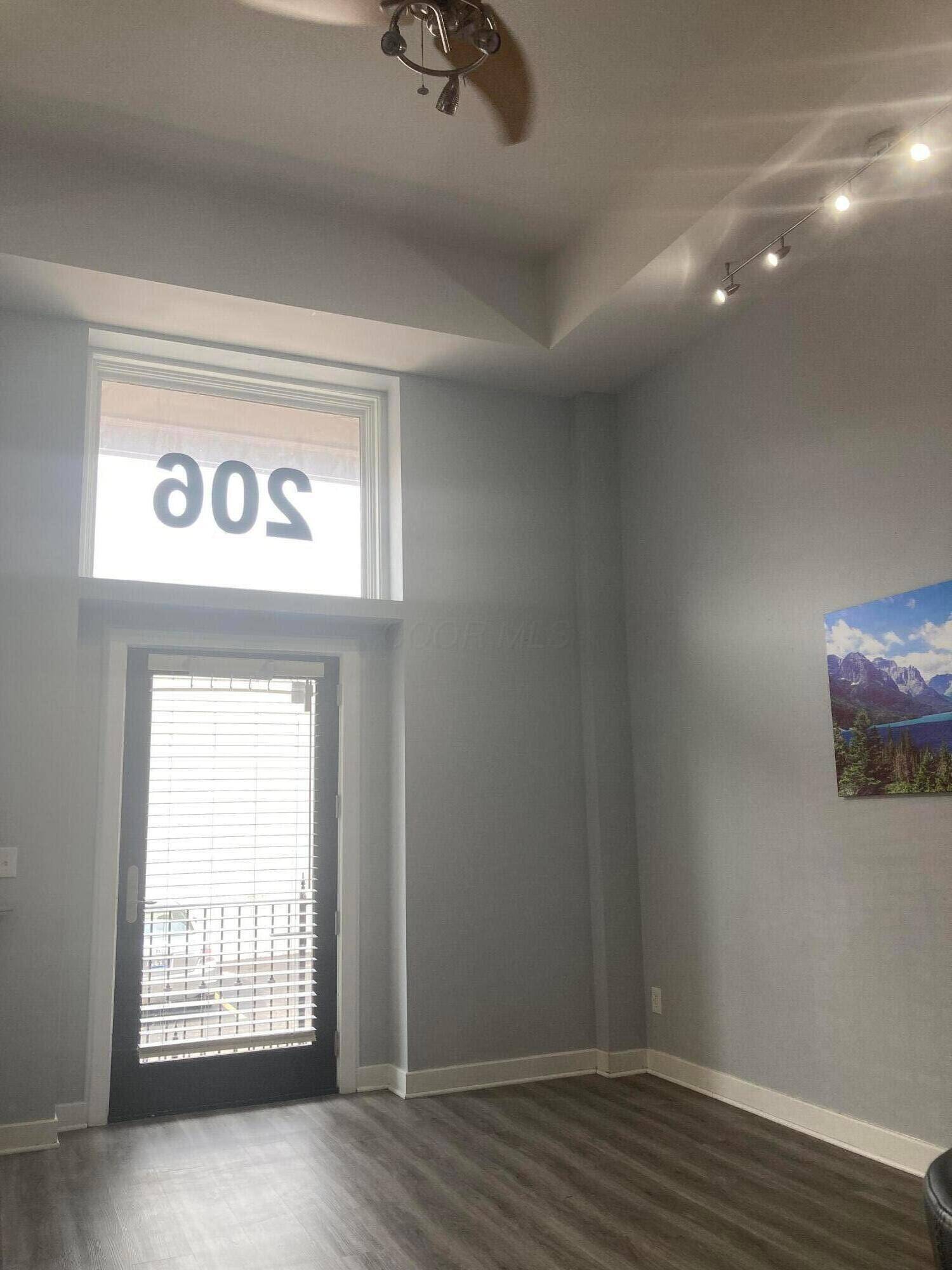 Columbus, OH 43201,1276 N High Street #206