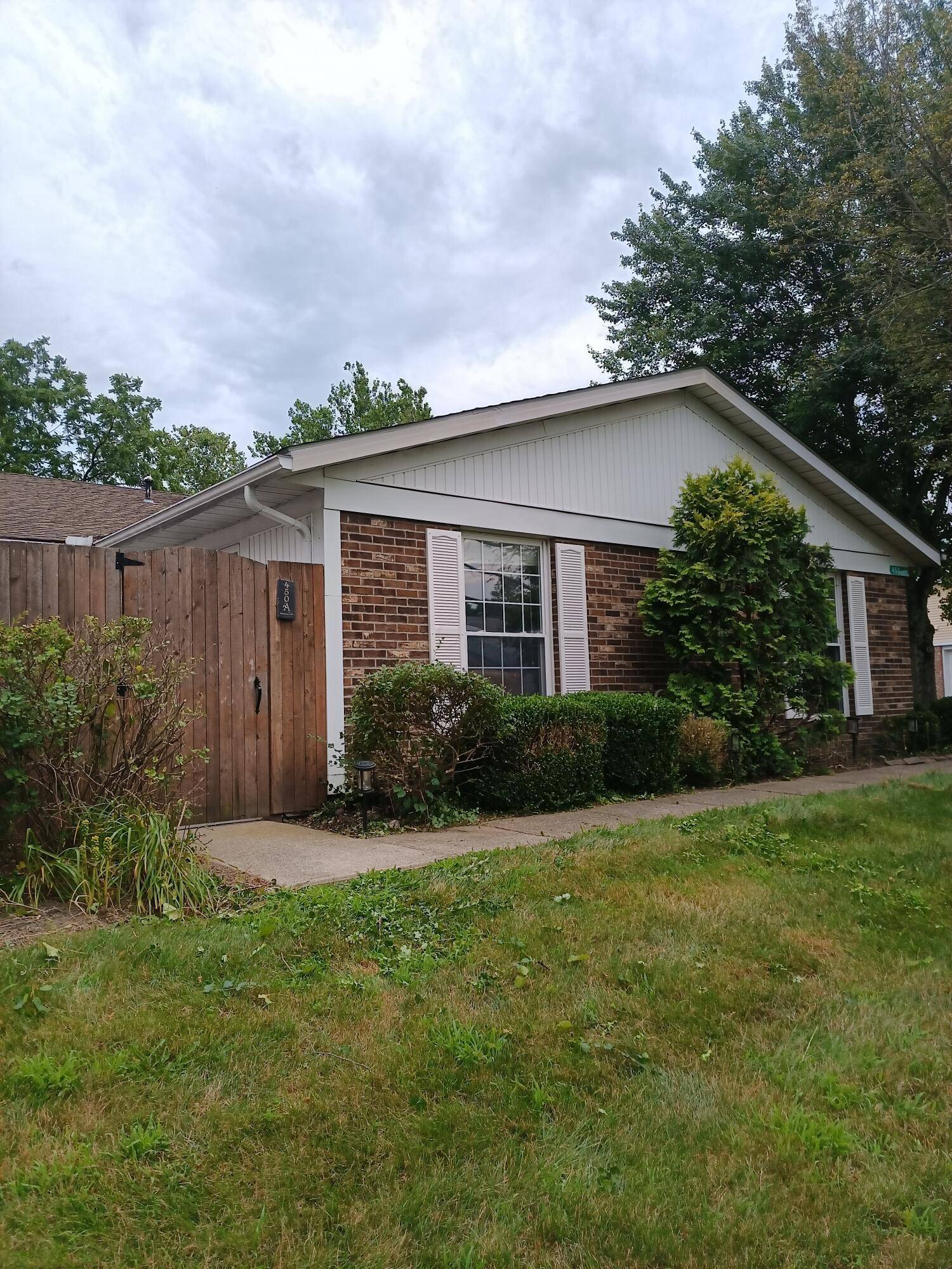 Lancaster, OH 43130,450 Williamsburg Lane #A
