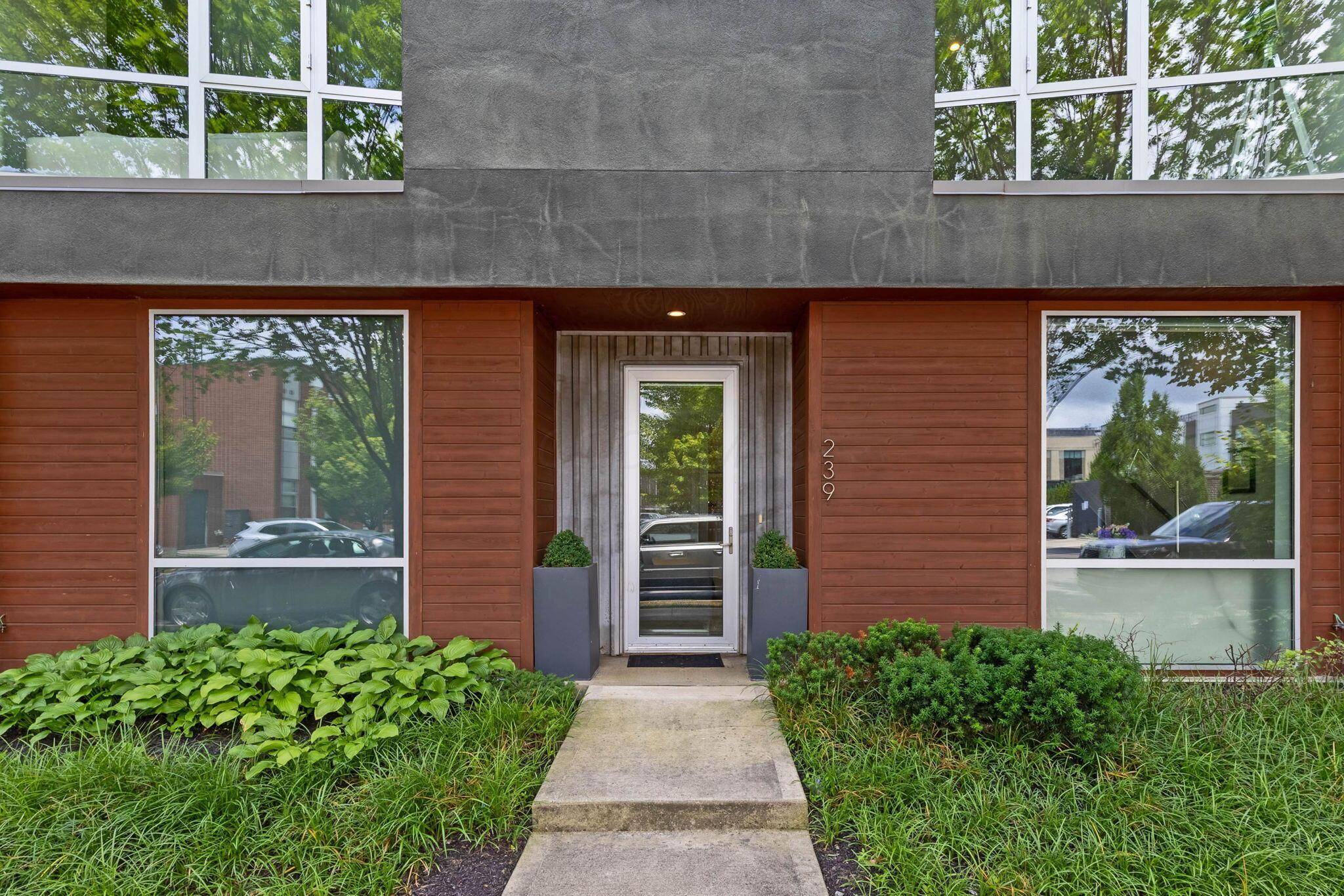 Columbus, OH 43215,239 Auden Avenue