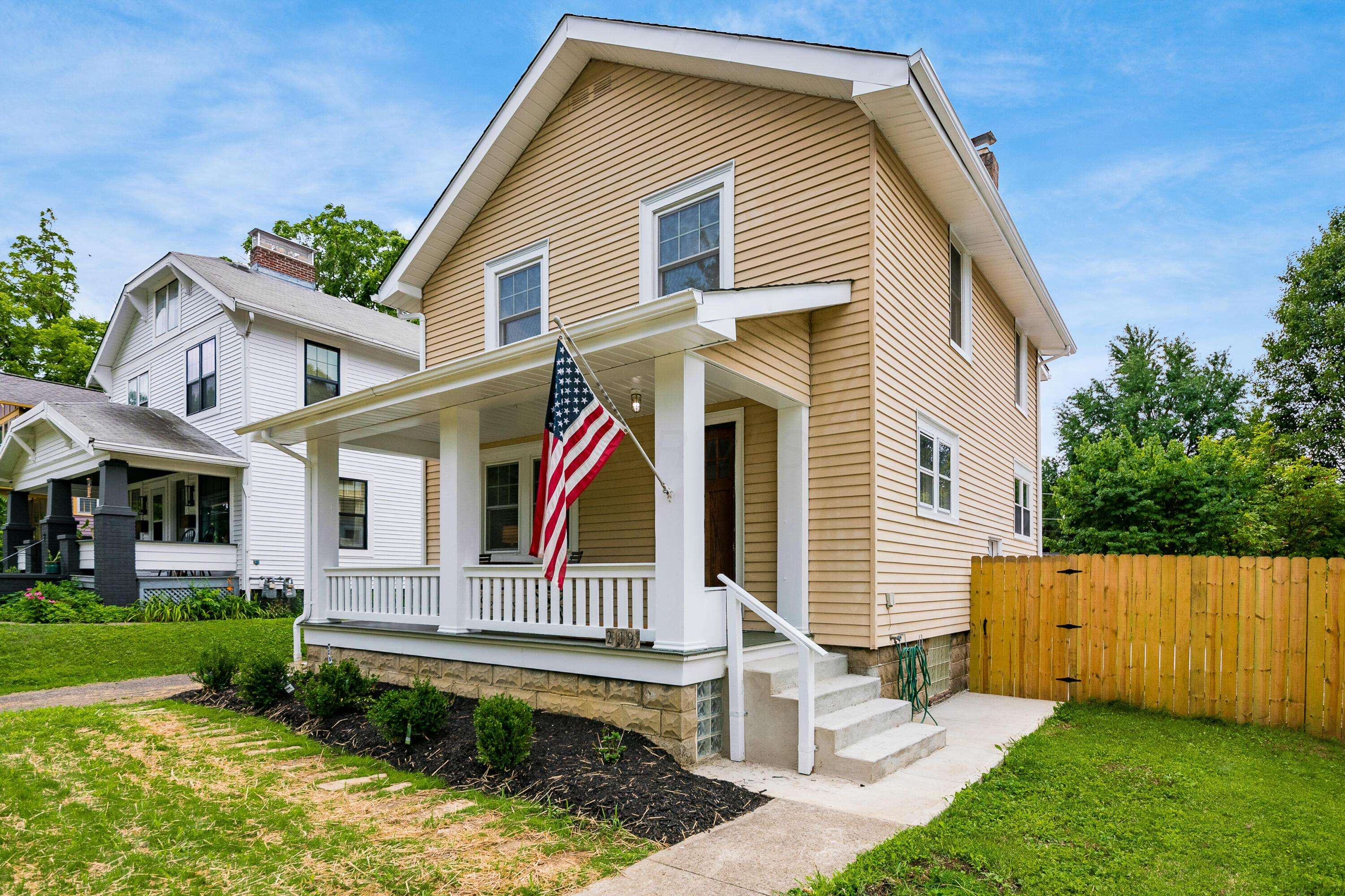Columbus, OH 43202,219 E Como Avenue