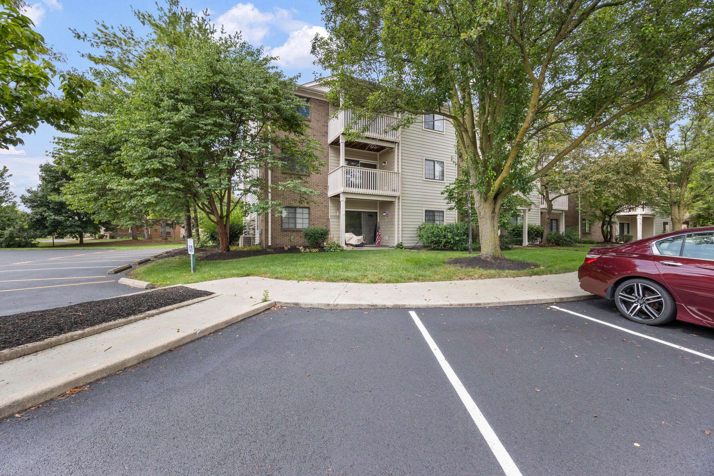 Columbus, OH 43235,6823 Meadow Creek Drive #205