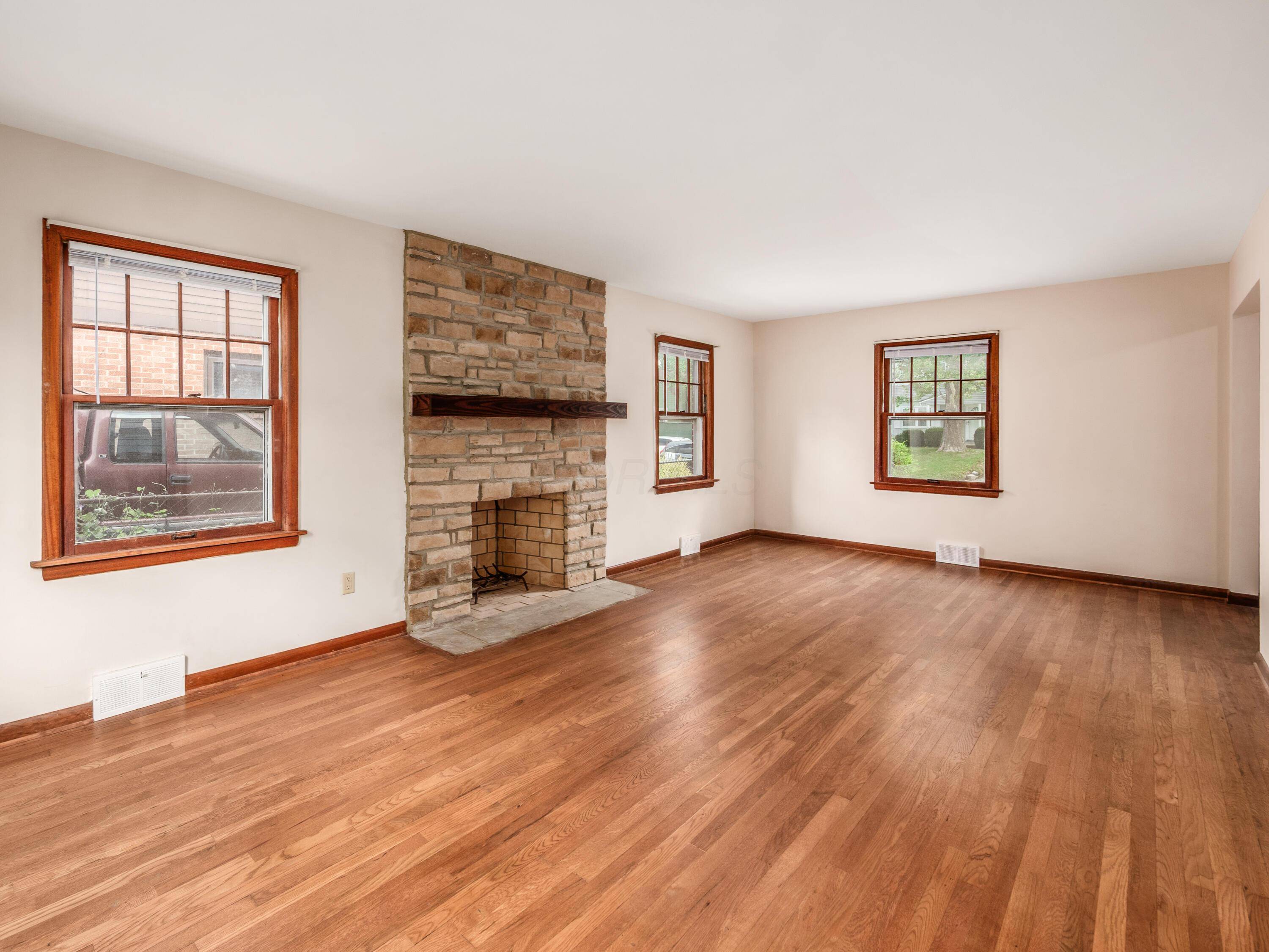 Columbus, OH 43204,2681 Vanderberg Avenue