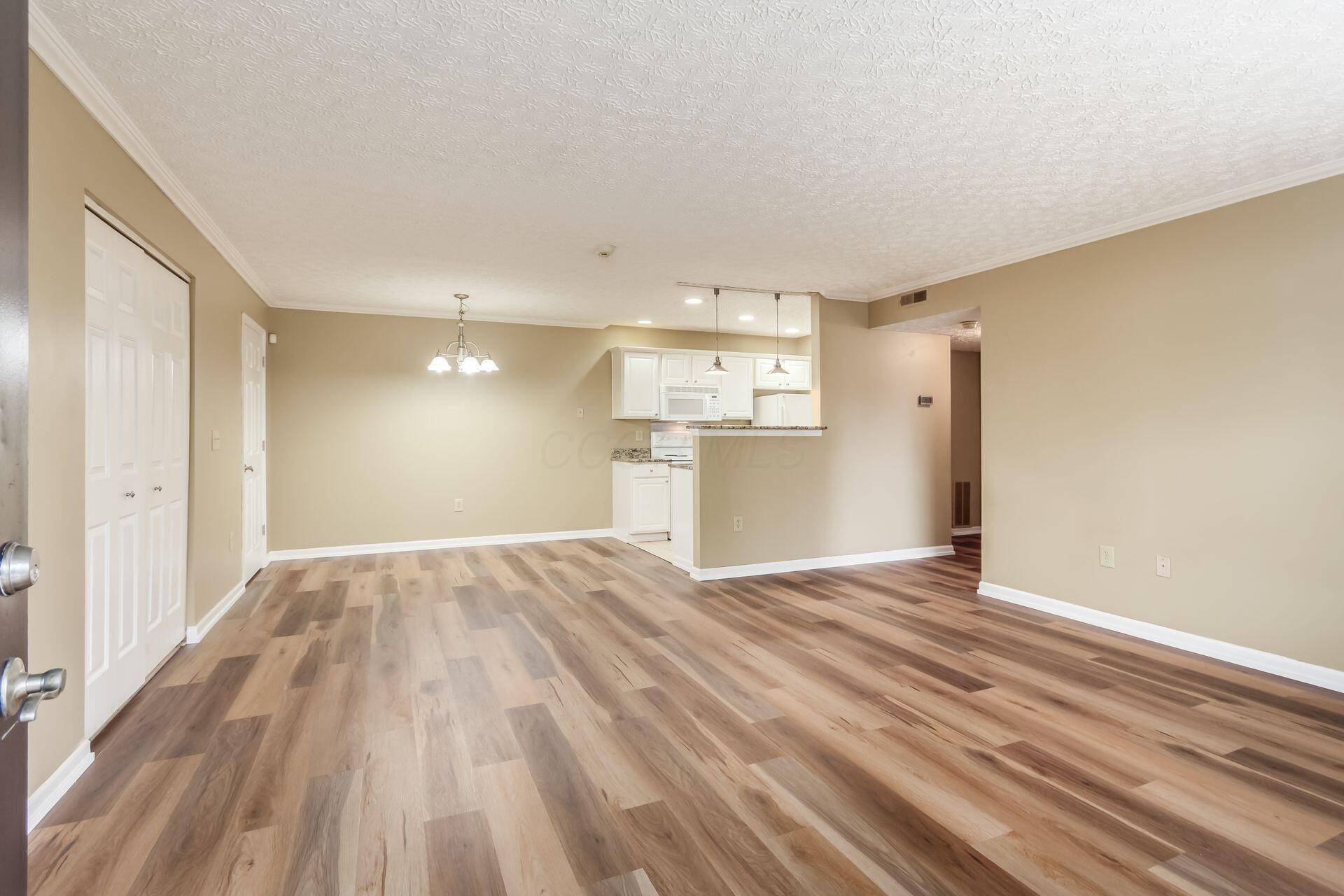 Columbus, OH 43228,5617 Cedar